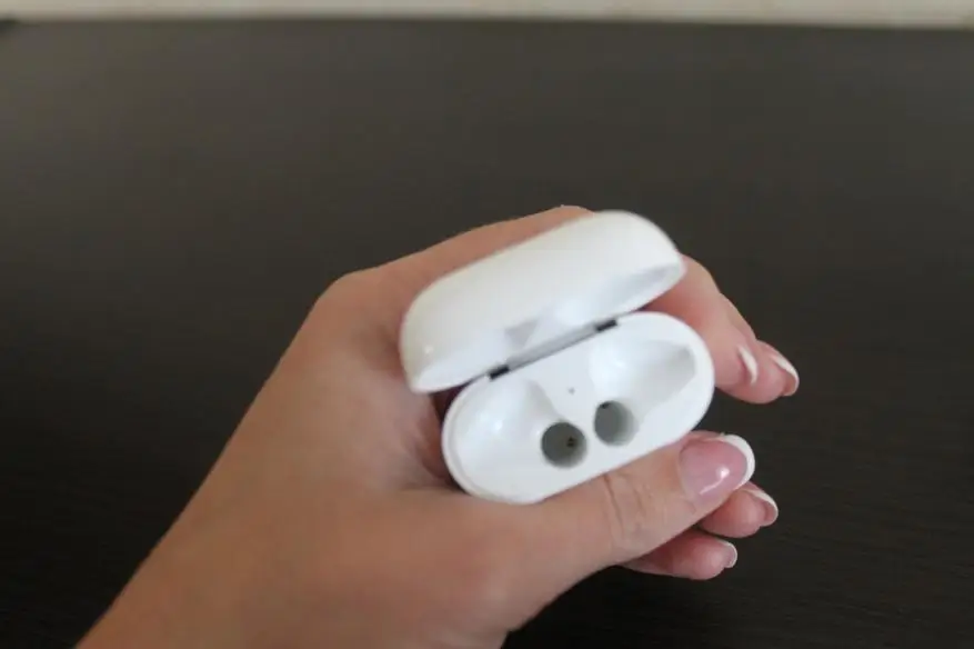 аирподсы в ушах. наушники apple earpods pro 2. беспроводные наушники айфон в ушах. аирподс 1 поколения. айрподс 3 наушники.