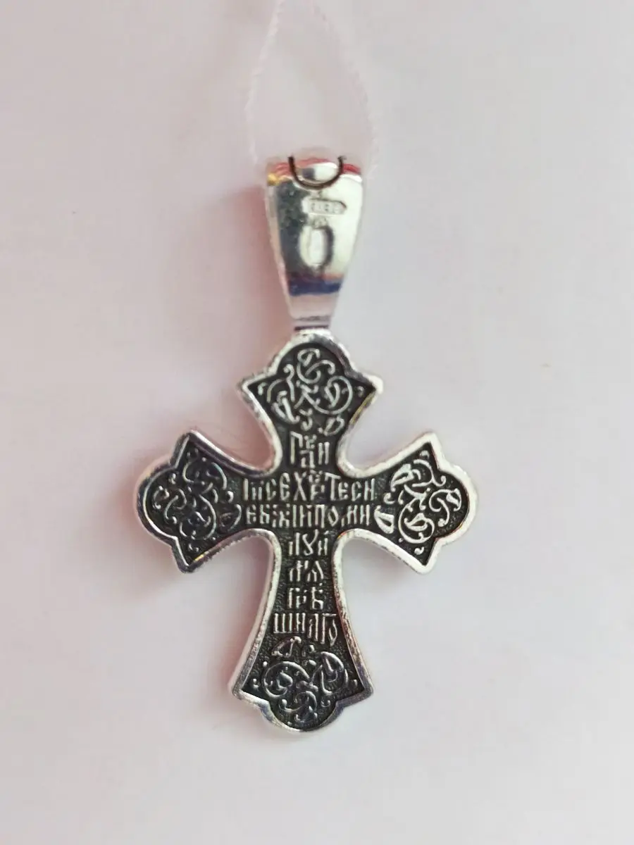 Крест подарки. Можно ли дарить крестик в подарок. Подарок крест. Крестик золота с камнями 585. Крест с цатой 17 век.