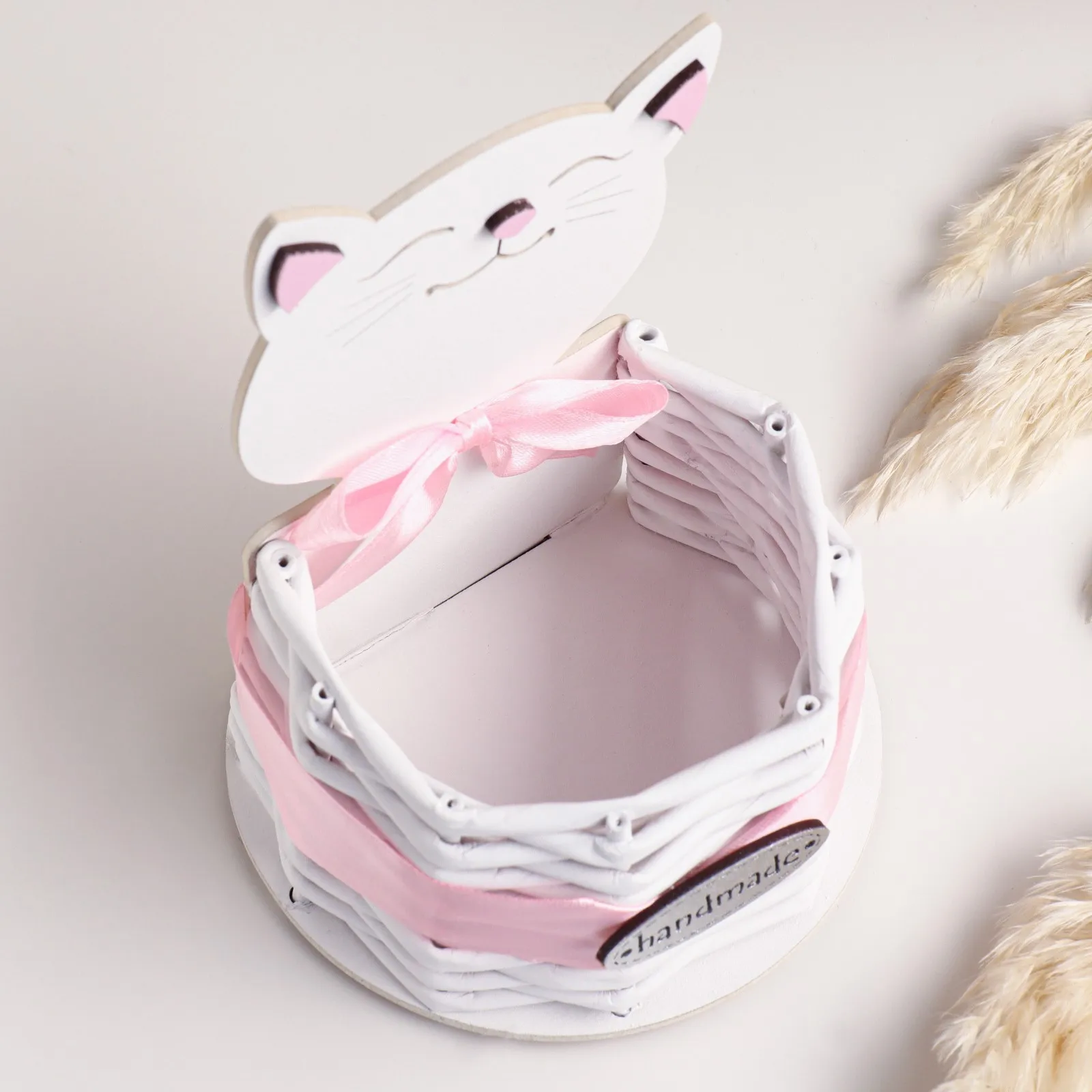 Корзинка плетёная из лозы &quotКотик&quot с бантом 12 5х9х16 5 см МДФ Белый-розовый