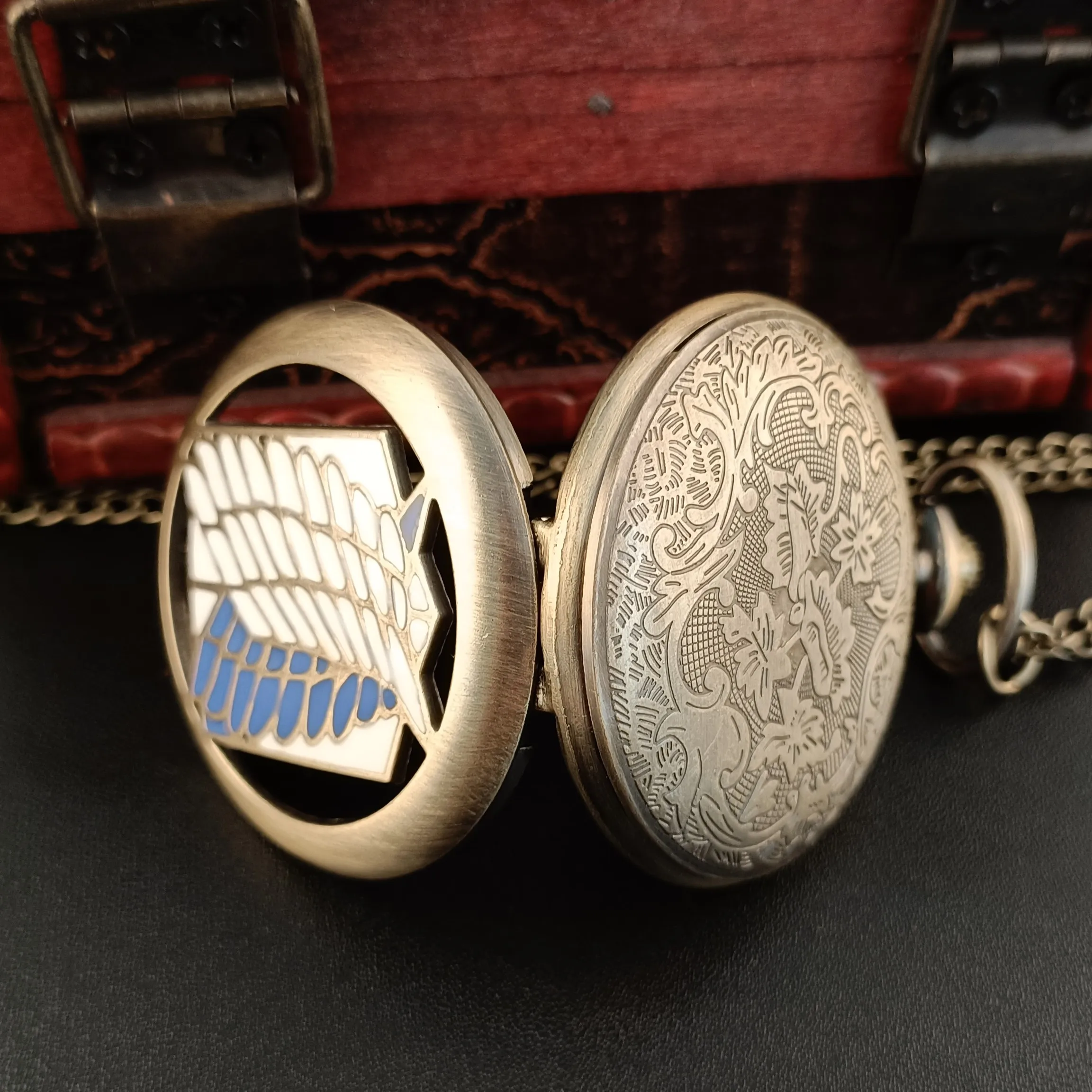 Рисунок 4 - Бронзовые винтажные кварцевые карманные