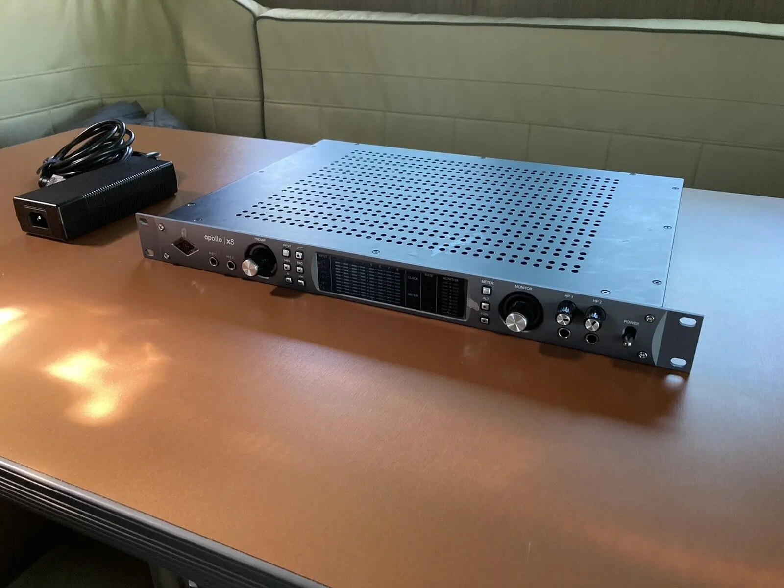 

Высококачественный V на универсальный аудио Apollo x8 18x24 интерфейс Thunderbolt 3 с UAD DSP