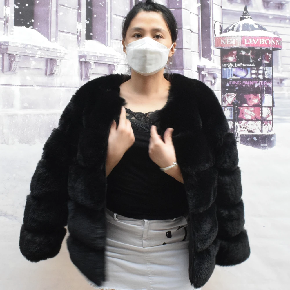 Женская шуба из искусственного меха