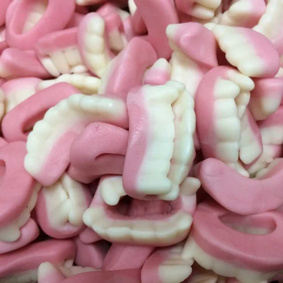 Damla teeth gummy. Зубы конфетки. Мармелад вампирские зубы. Зубы конфетки. Жевательные мармеладки червячки.