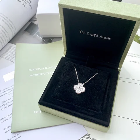 Серебряное ожерелье Van Cleef & Arpels