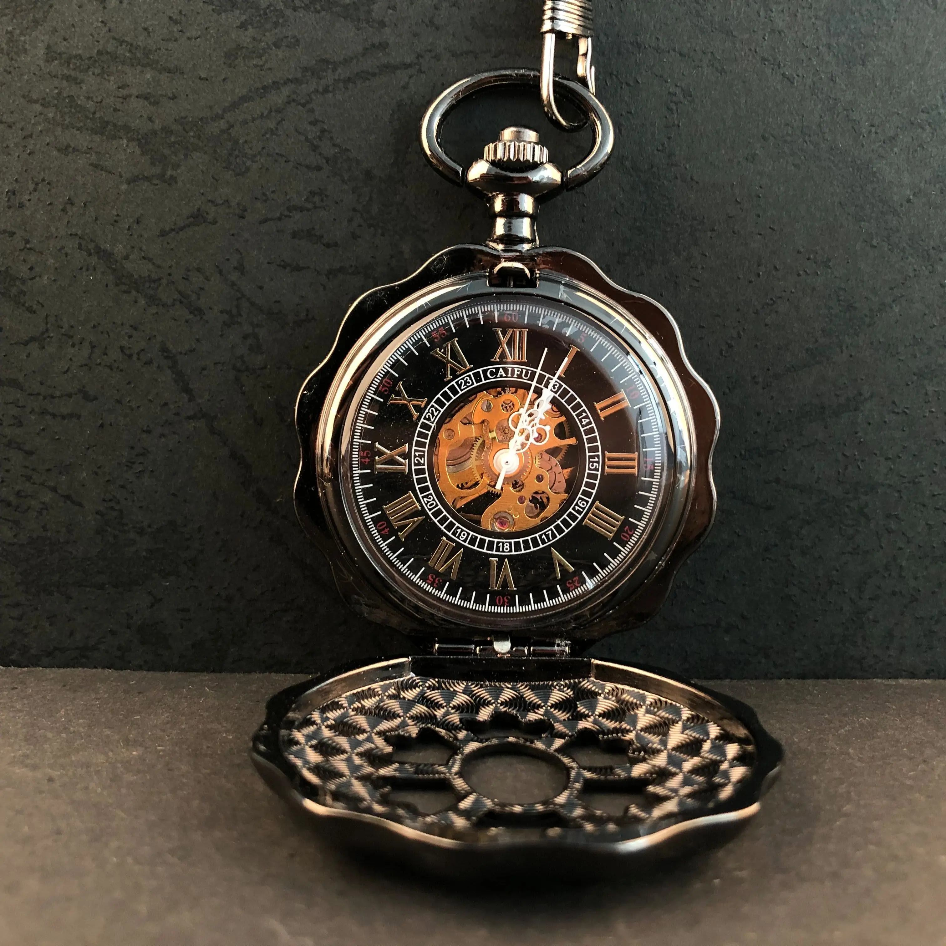 New Arrival Exquisite Artistic Carved Mechanical Roman Numerals Pocket Watch Necklace Pendant Gifts For Women Or Man