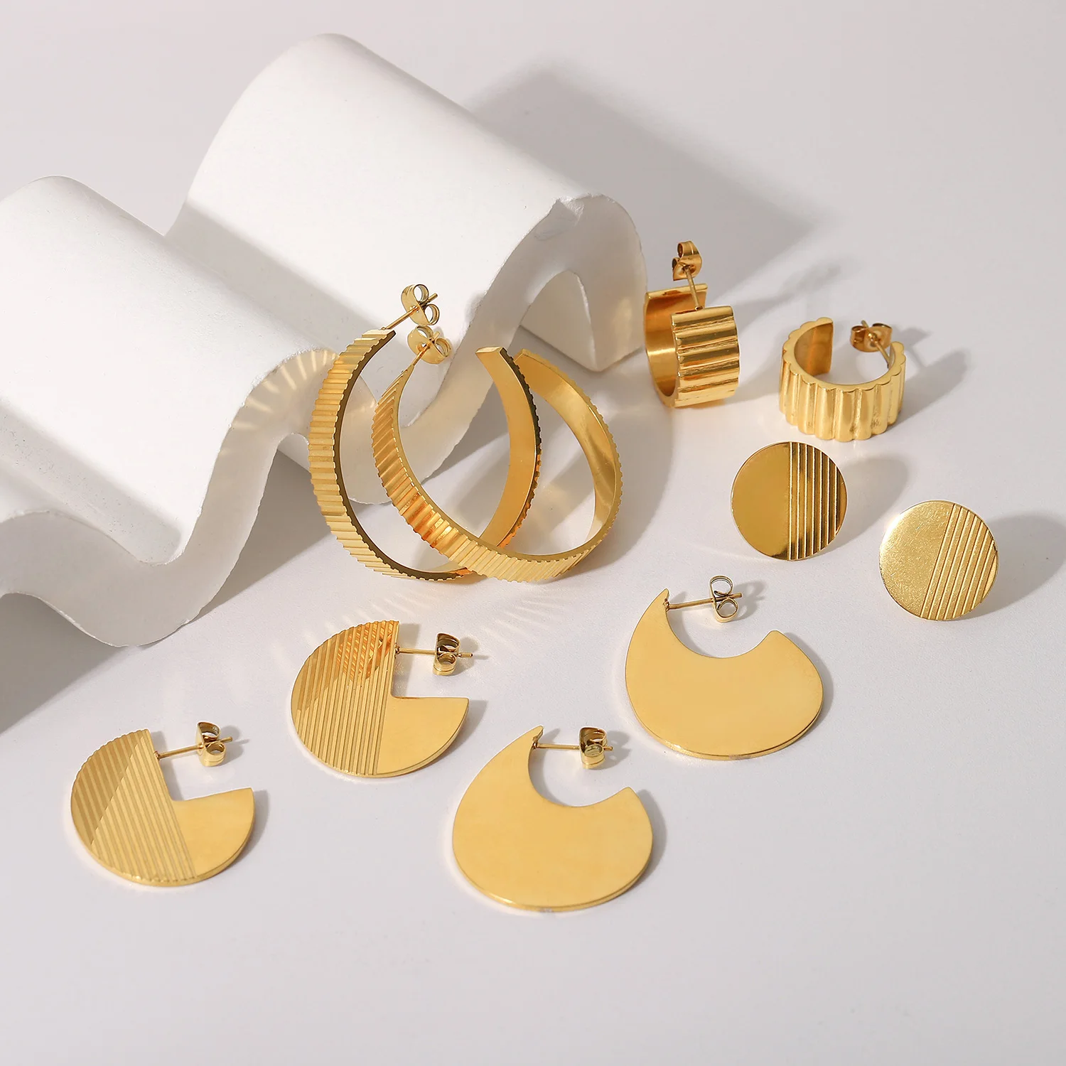 Женские серьги-гвоздики из нержавеющей стали с золотым покрытием