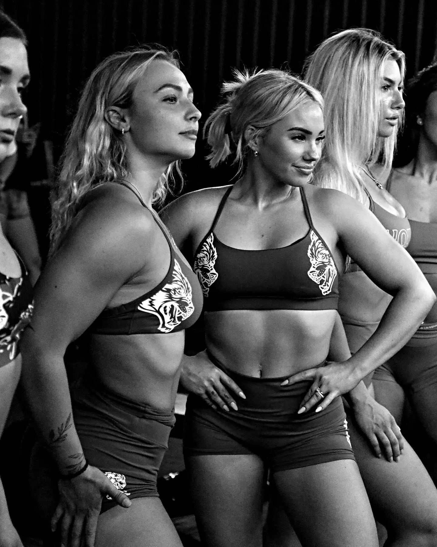 Darc SHE Bras Sports Women Cross Sexy Tops Yoga Fitness Push Up Elastic Breathable Running Workout Female Gym Bras Underwear