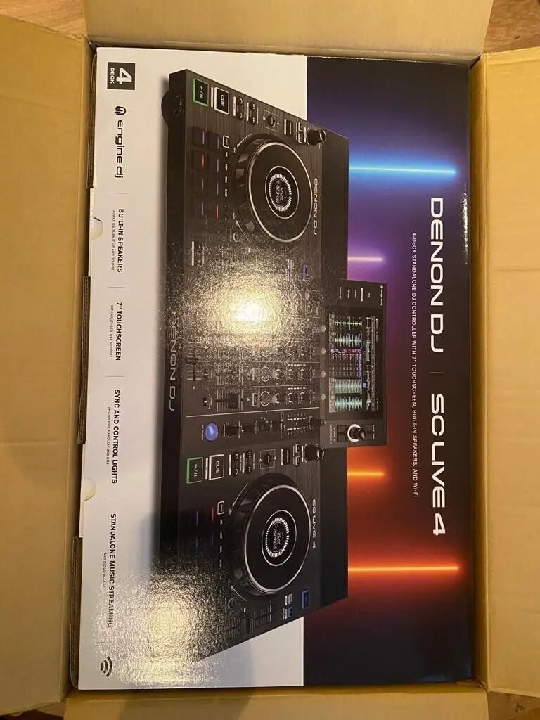 Фото Denon DJ SC LIVE 4 [КОРОБЛЕНИЕ И ЗАПЕЧАТАННЫЙ] 4-дековый автономный DJ-контроллер (1) №1