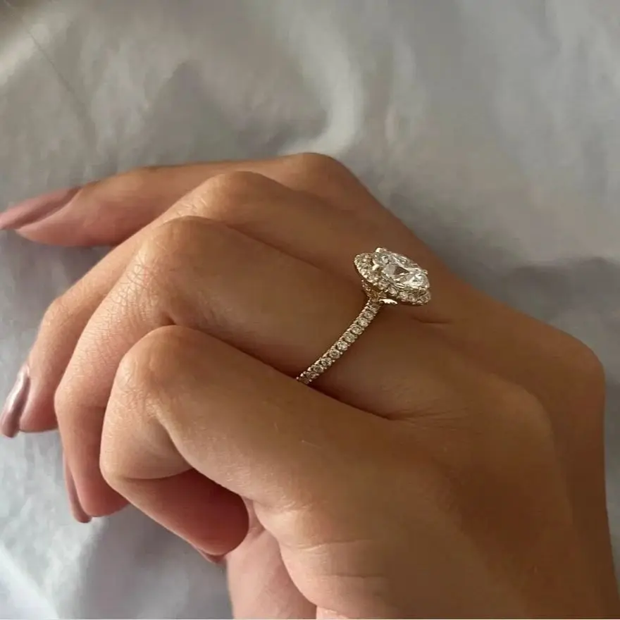 Рисунок 4 - Кольцо из белого золота с зубцами VS1-F