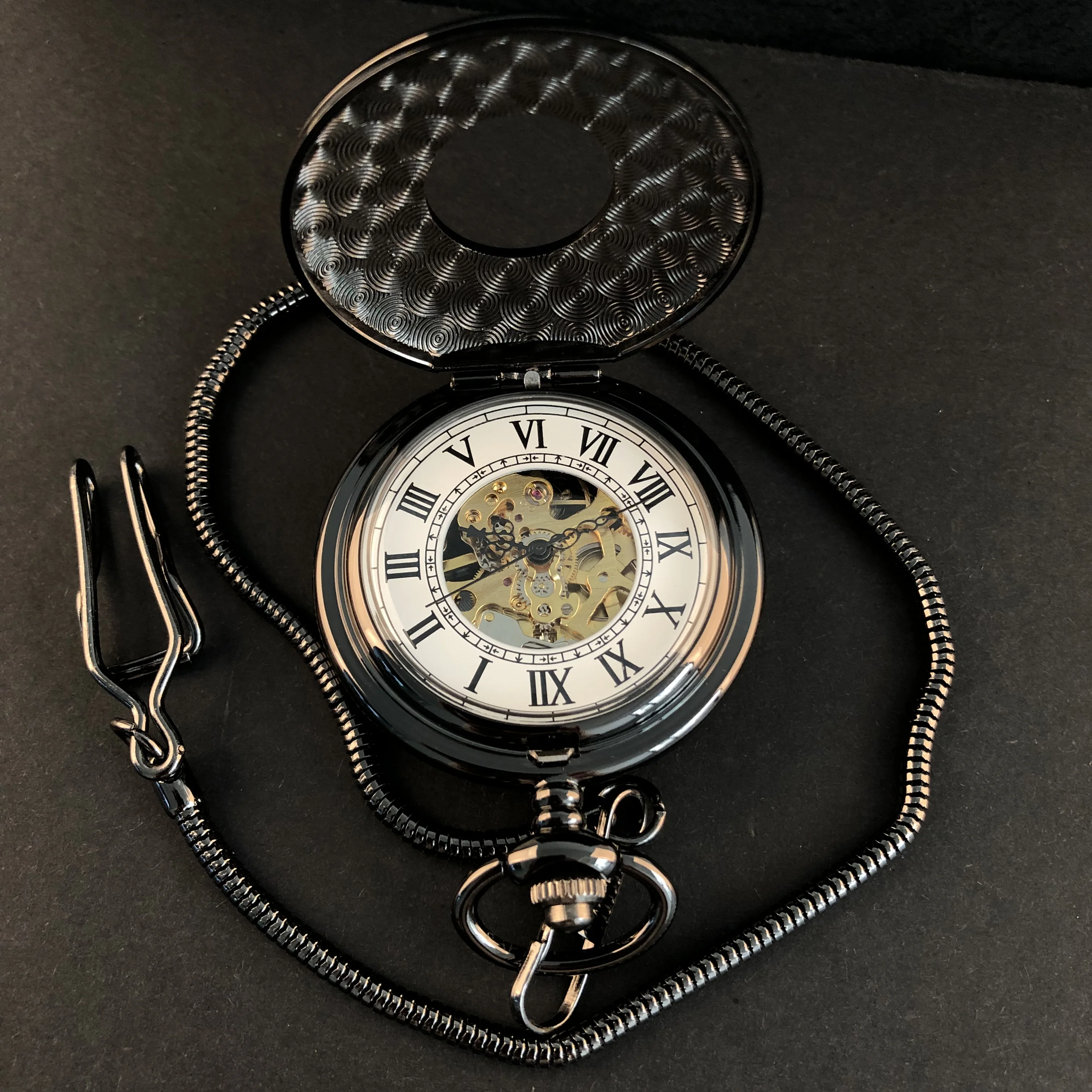 Exquisite Roman Numeral Unquie Design Hollow Mechanical Minimalist Pocket Watches For Men Women Necklace Pendant with Chain Gift