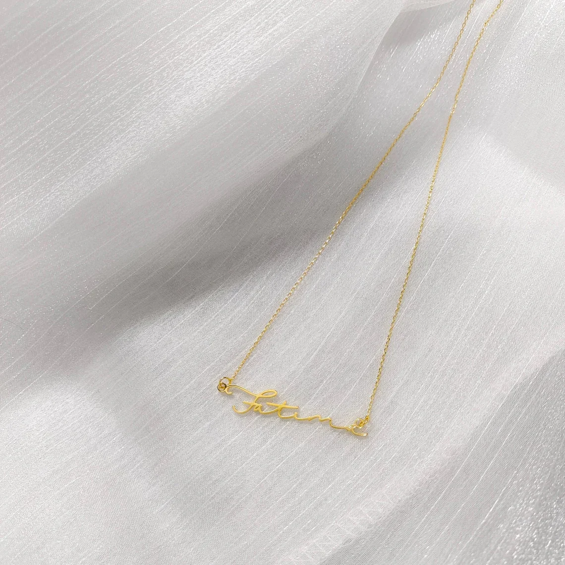 Индивидуальное минималистичное ожерелье с именем под заказ Золотое серебряное