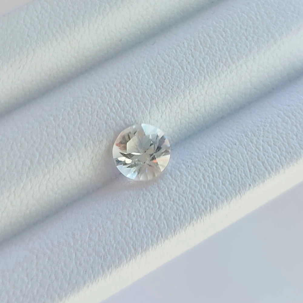 Рисунок 3 - Ограненный Фенакит