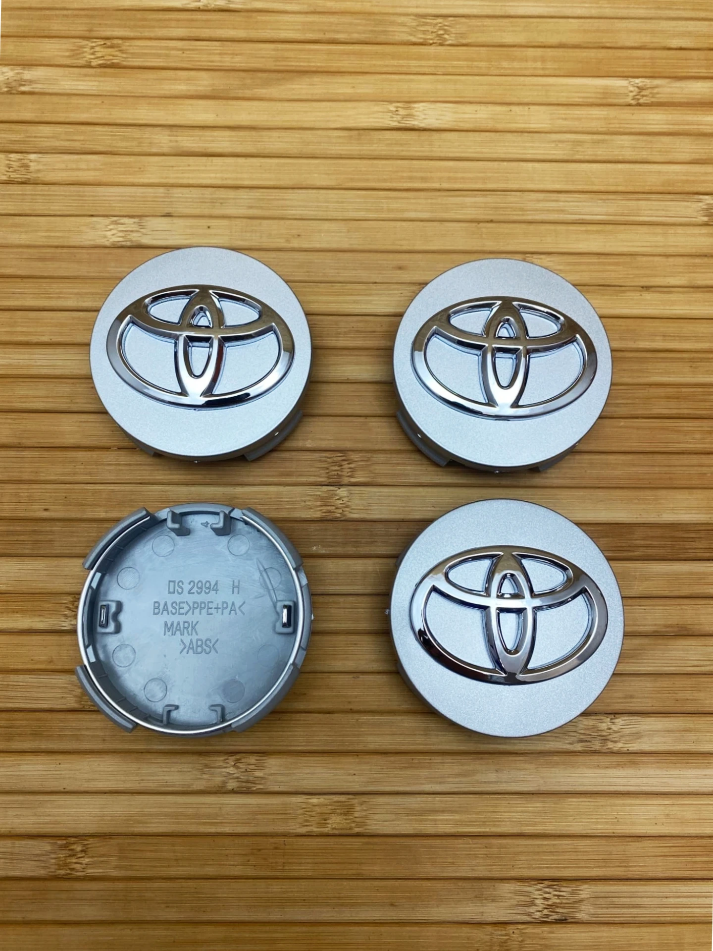 Заглушки диска Тойота/Колпачки для диска TOYOTA 62/60 мм, серый (комплект 4 шт)