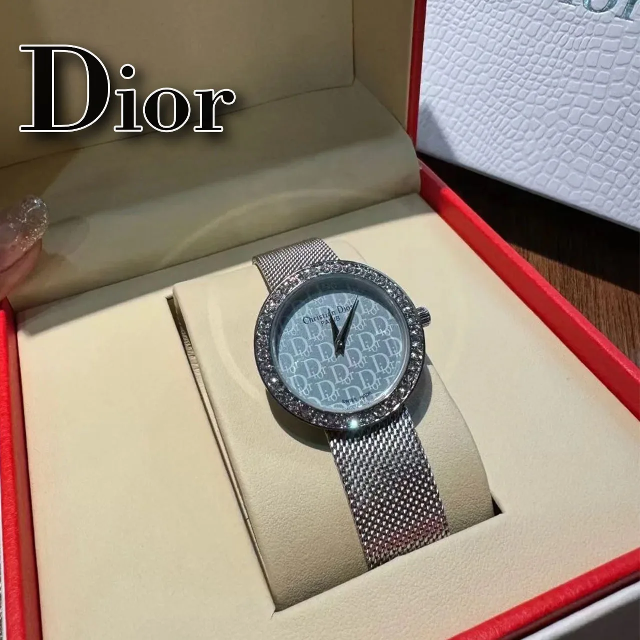 Часы Dior Простой дизайн Женские часы Легкие роскошные модные маленькие браслеты