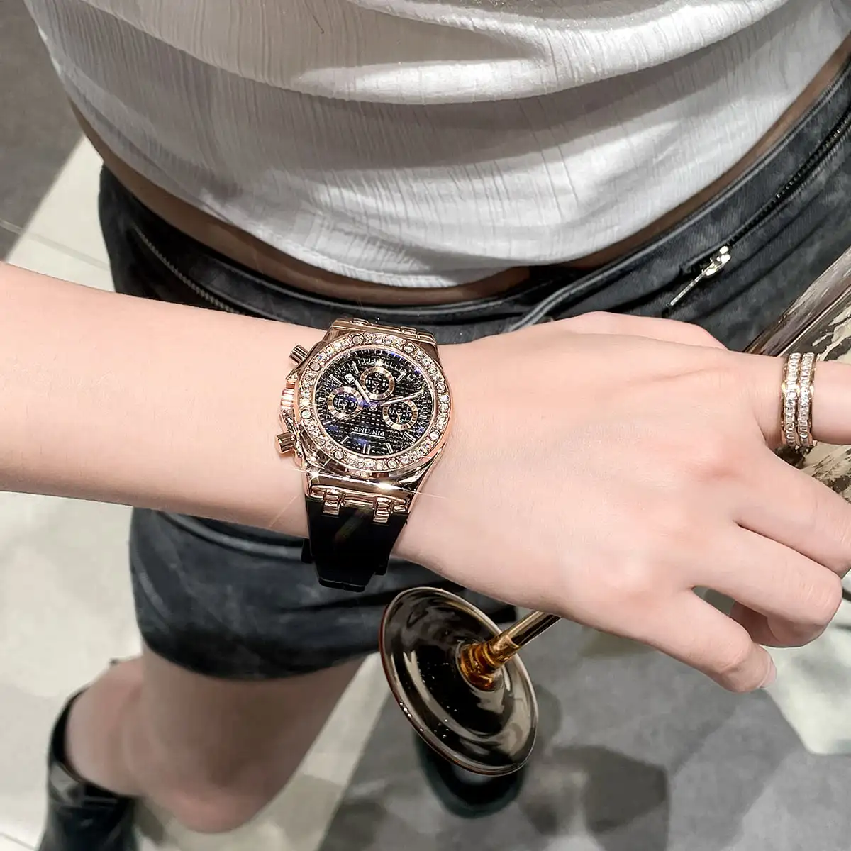 PINTIME Simple Minimalist Female White Wriatches Stylish Silicone Band Rhinestone Wrist Watches Clock Luxury Women Quartz Watch enlarge