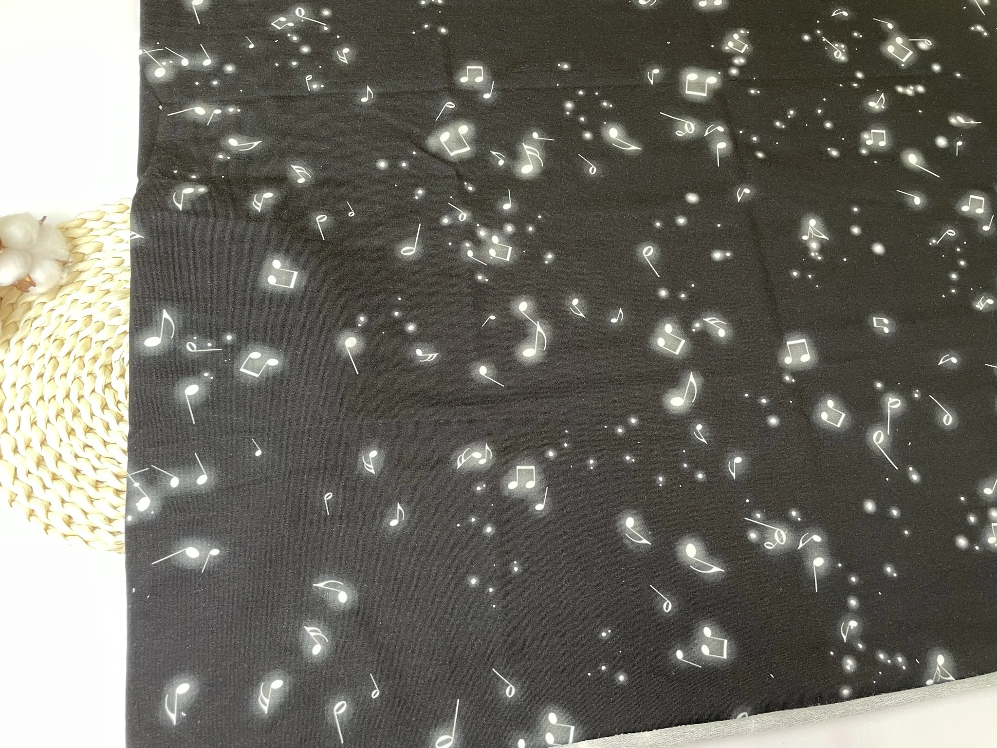 Ткань для шитья Трикотаж футер 2-н петля Купон На луне ширина 180 см высота 60+-5см |