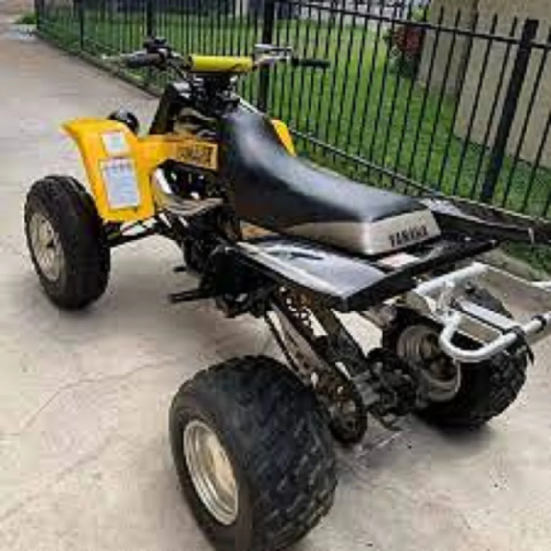 

YAM AHA BANSHEE LIMITED EDITION WITH TITLE TOOMEY T5 PIPE AFTERMARKET WHEELS