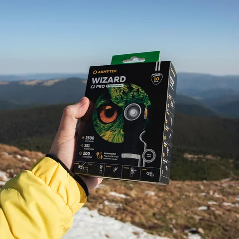 Налобный фонарь Armytek Wizard C2 Pro Magnet USB 2330 мл, 129 метров, магнитная зарядка, теплый и белый свет, IP68