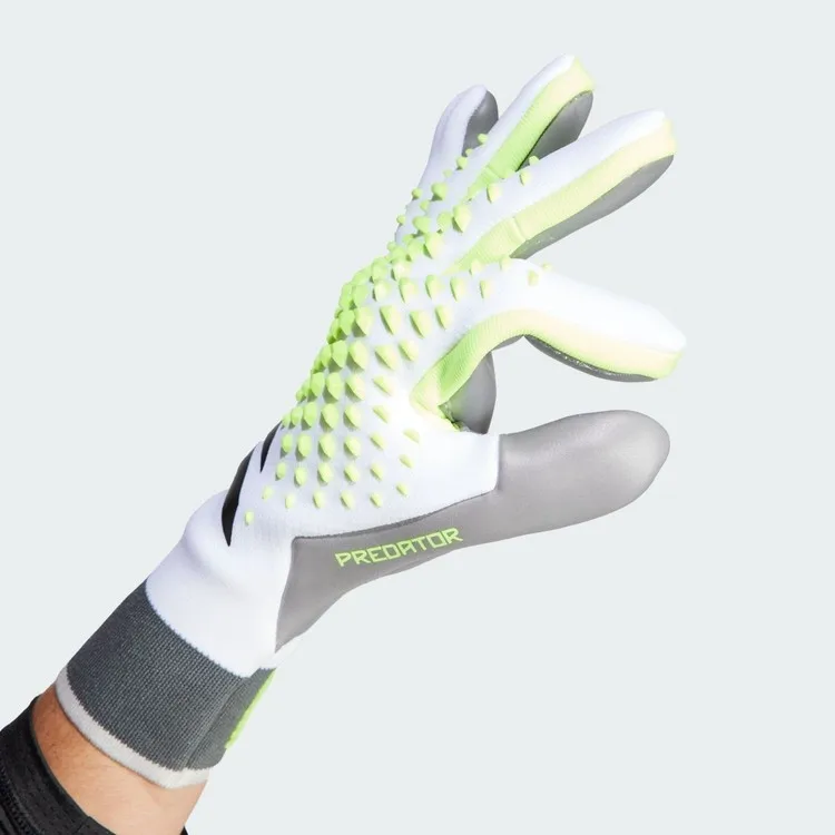 Рисунок 3 - Вратарская перчатка Adidas IA0862