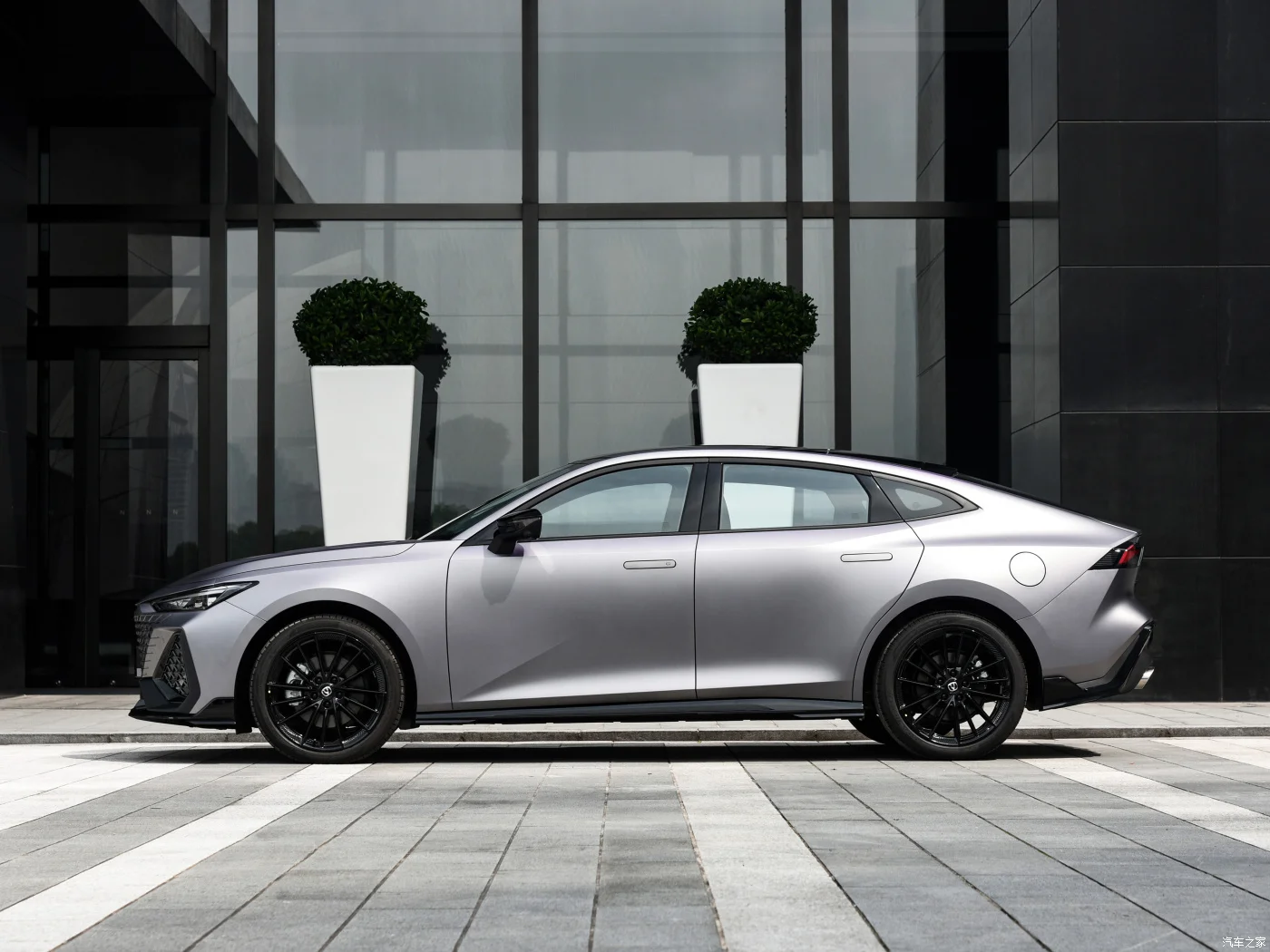 Changan uni-v. Changan uni v обои. Китайская машина с выдвижными ручками. Changan 2023. Чанган уни в седан.