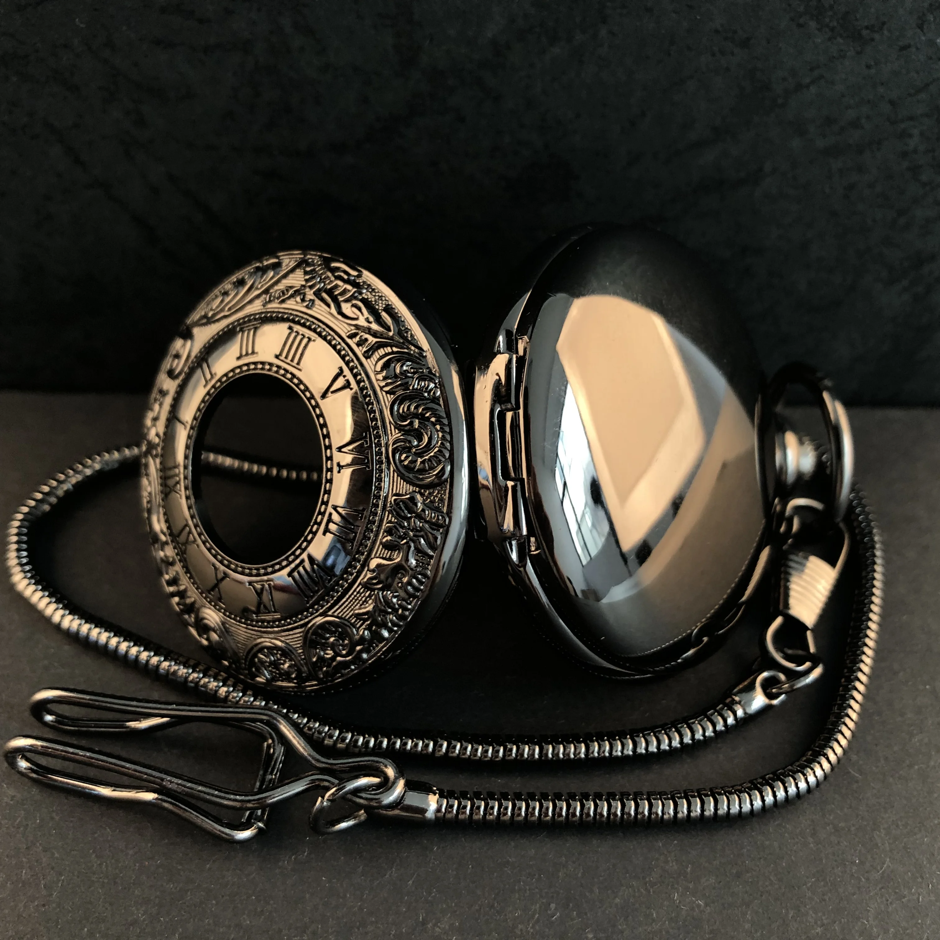 Exquisite Roman Numeral Unquie Design Hollow Mechanical Minimalist Pocket Watches For Men Women Necklace Pendant with Chain Gift