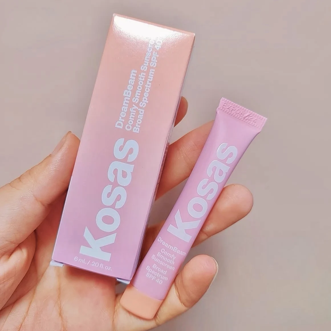 

Kosas DreamBeam Минеральный солнцезащитный крем без силикона SPF 40, дорожный размер 0,2 унции