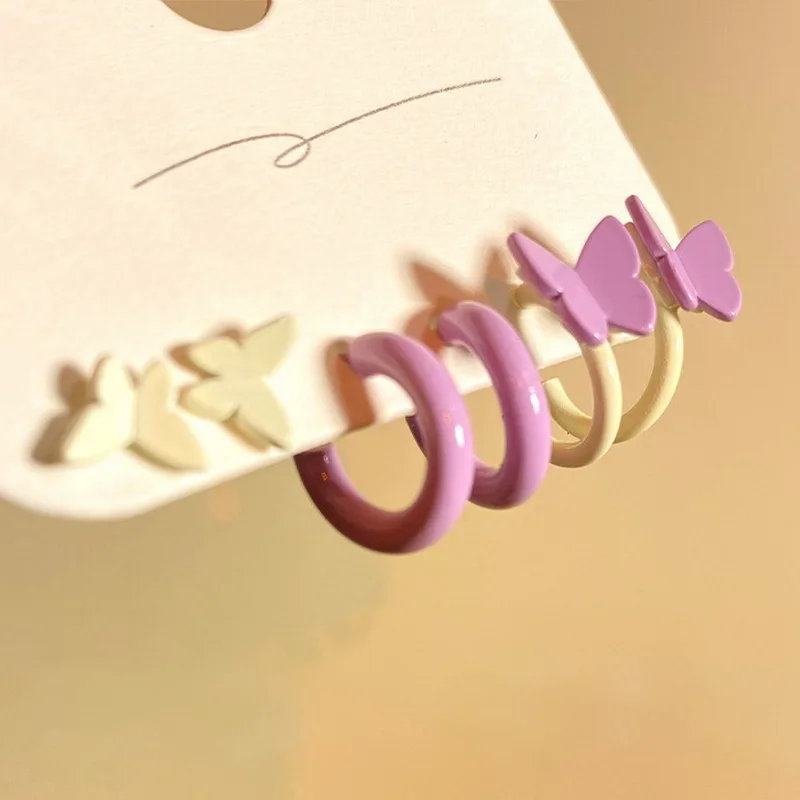 Красочные акриловые серьги-кольца с бабочкой и жемчугом |