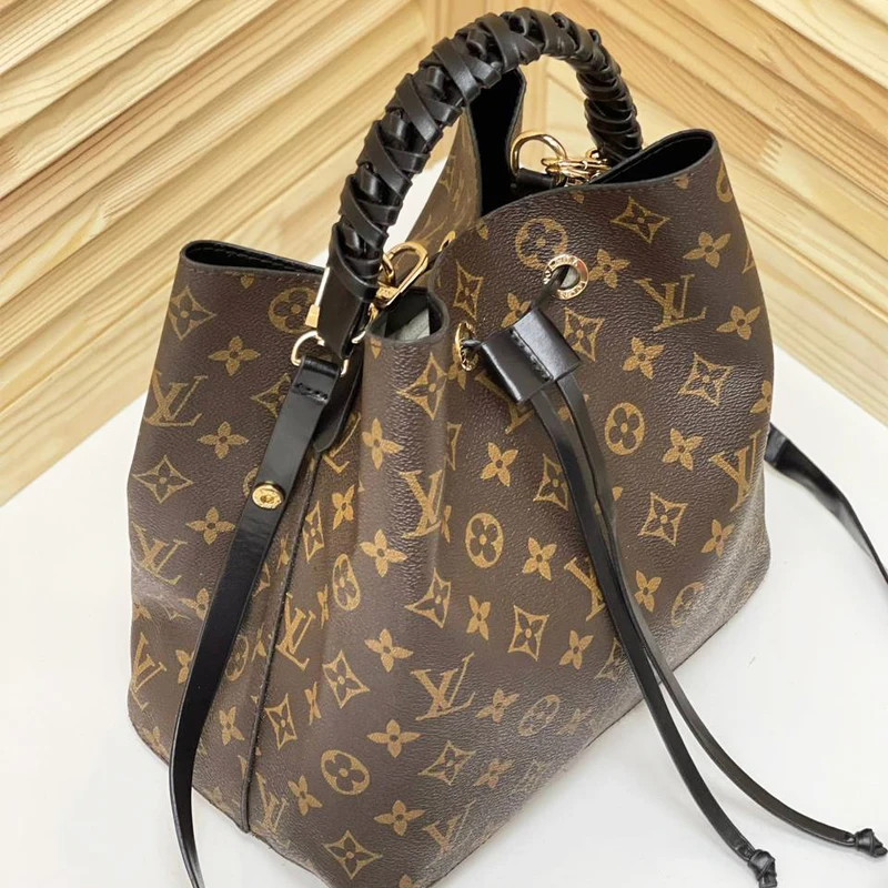 Женская сумка Loui Vuitton через плечо 26х25х15 см |