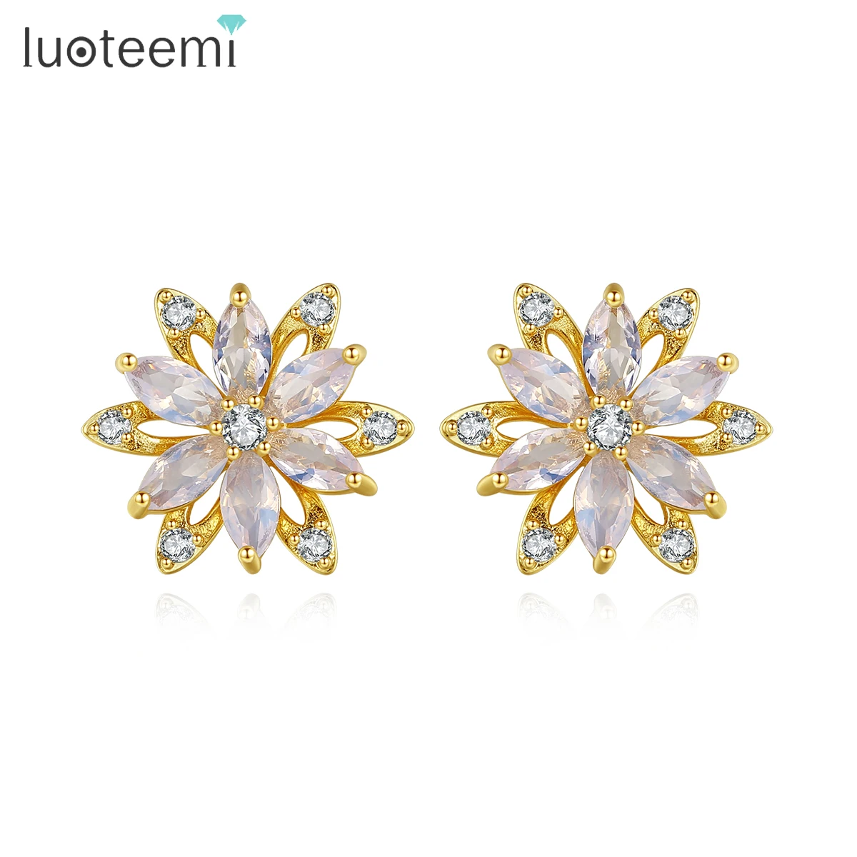 

LUOTEEMI Cute Flower Stud Earrings for Women Wedding Engagement Fashion Jewelry Snowflake Brincos Bijoux Femme Christmas Gifts