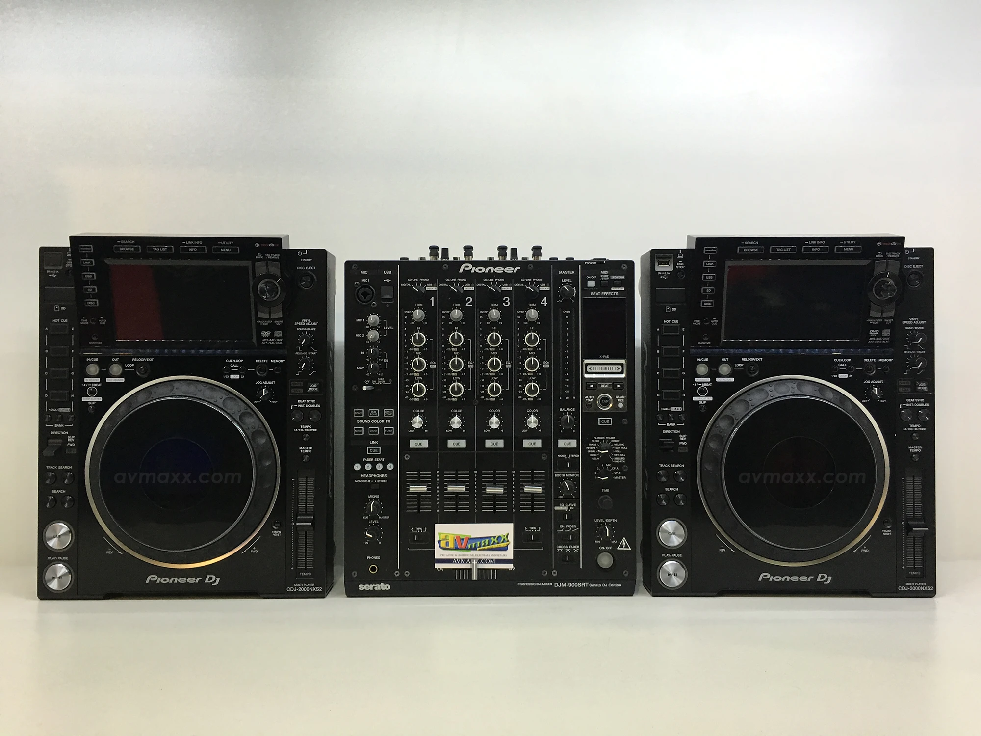 

(Новинка) Φ 900 SRT and 2 Pioneer Cdj 2000 Nexus