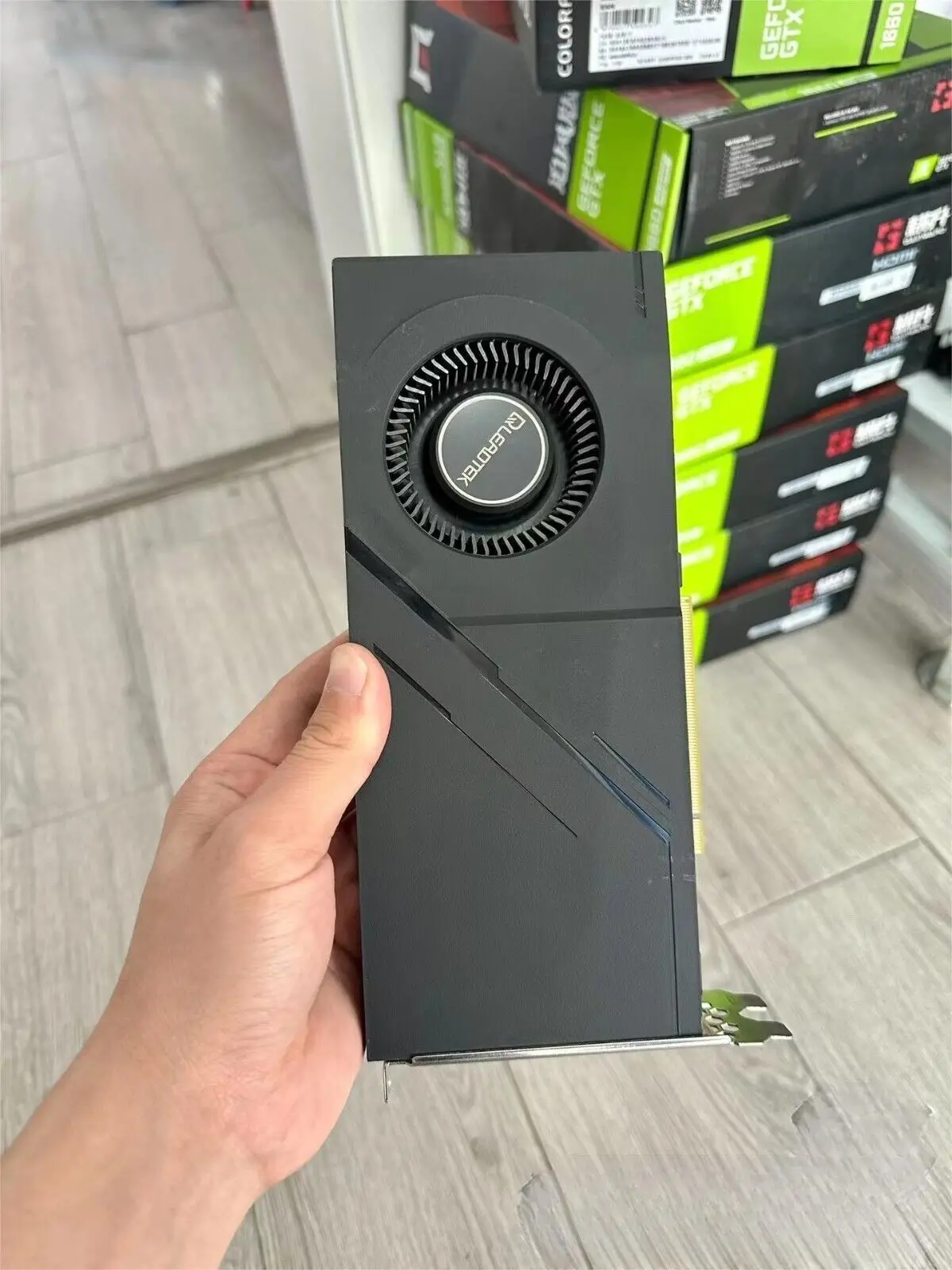 

Nvidia Quadro RTX 8000, 48 ГБ GDDR6, 4x DP, USB-C (NY VCQRTX8000-PB)