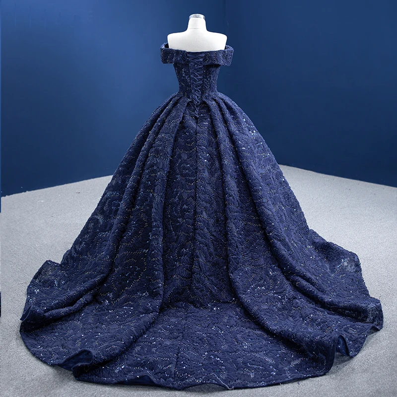 Рисунок 2 - Элегантные вечерние платья темно-синего