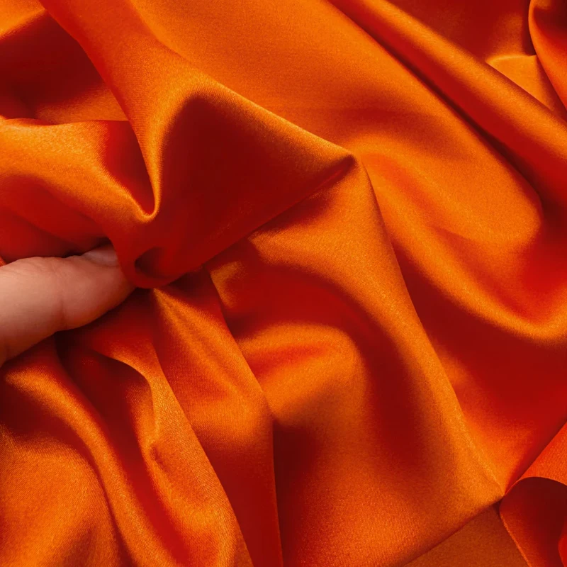 Оранжевая шелковистая эластичная атласная ткань для двора шармёз свадебных