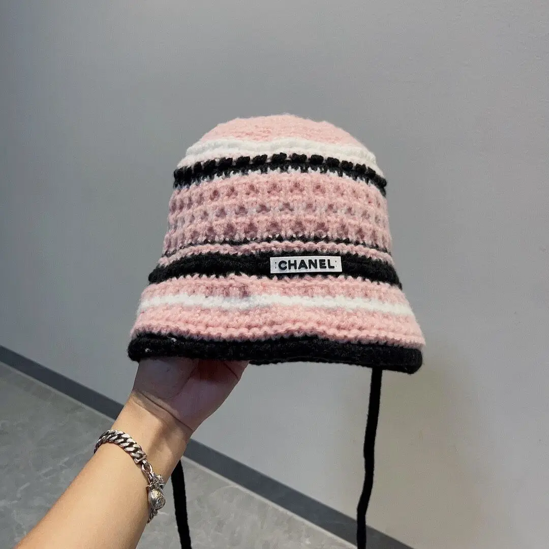 Трикотаж MiuMiu осень - зима шляпа 40% шерсть кролика 60%