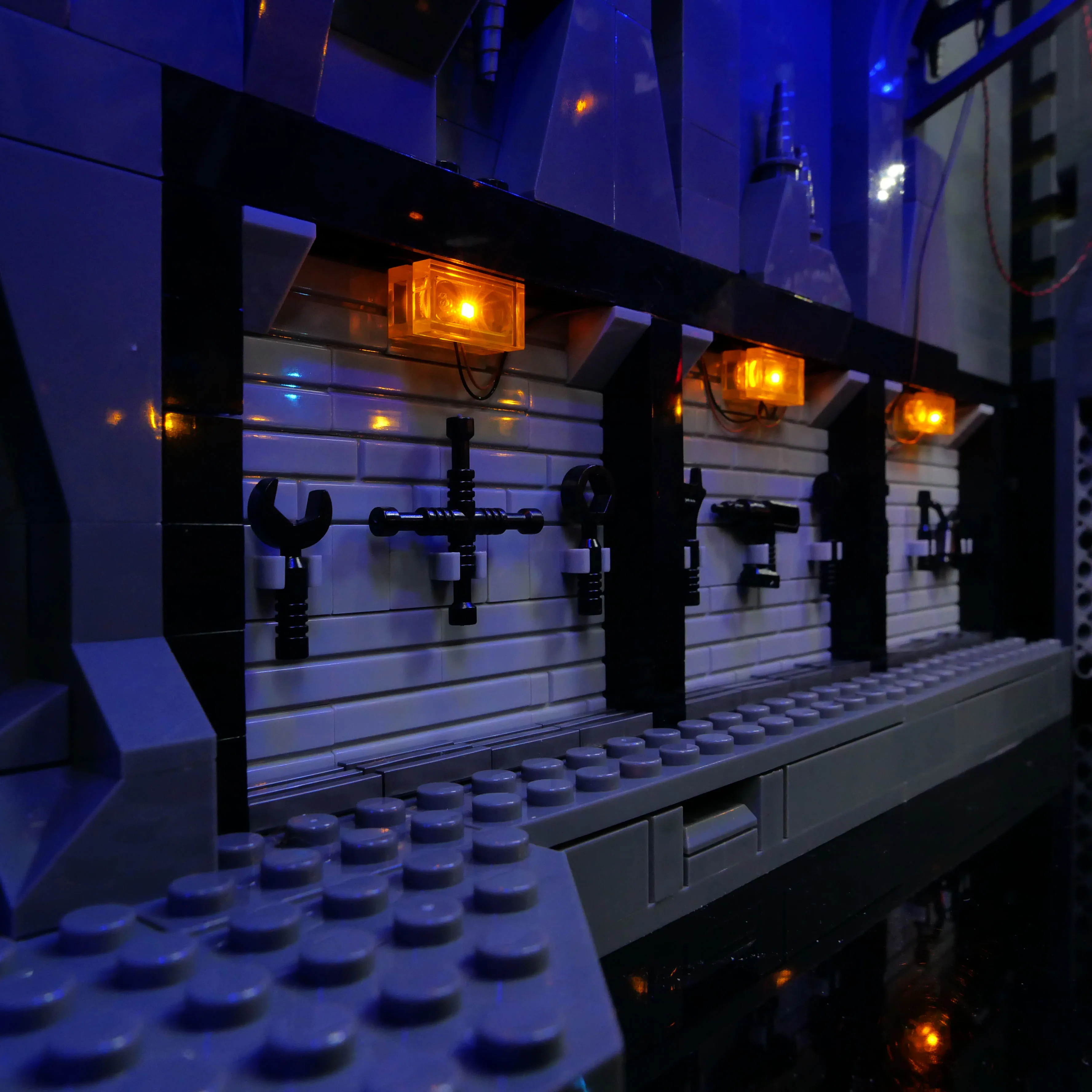 Фото Комплект светодиодного освещения для конструктора 76252 Batcave Shadow Box, набор для самостоятельной сборки, декоративная подсветка, совместимая модель (кирпичики в комплект не входят) №4