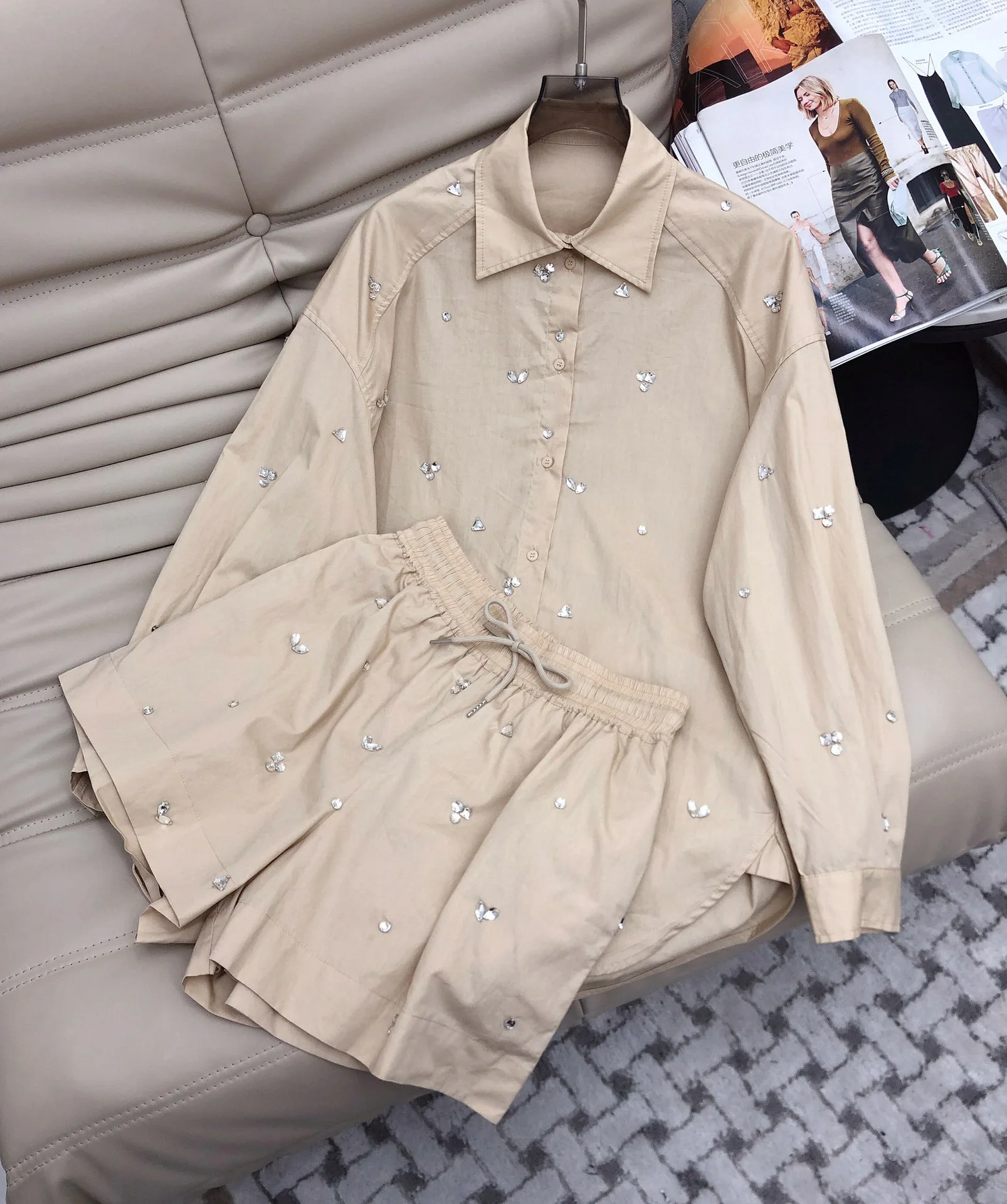 

2023 Summer Collection Casual Style Diamond Decorated Two Piece Set