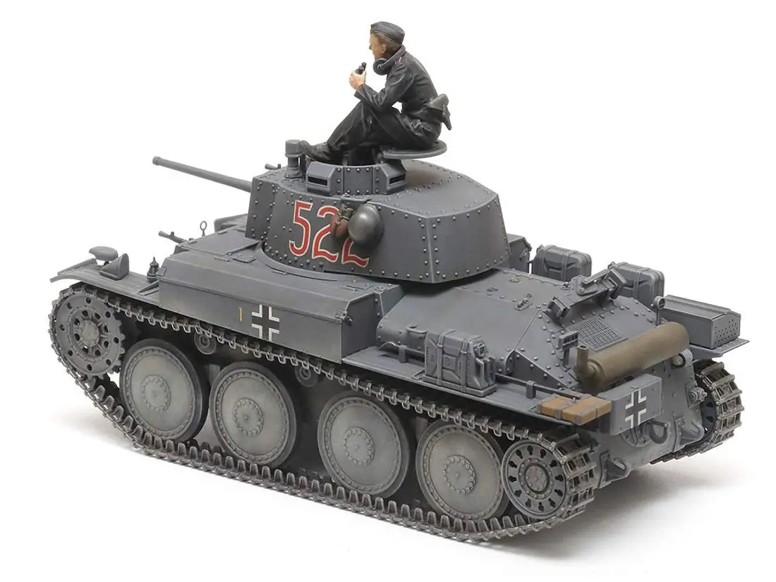 Tamiya 135 Военная миниатюрная серия №369 Немецкий армейский легкий танк 38 (t) EF Type
