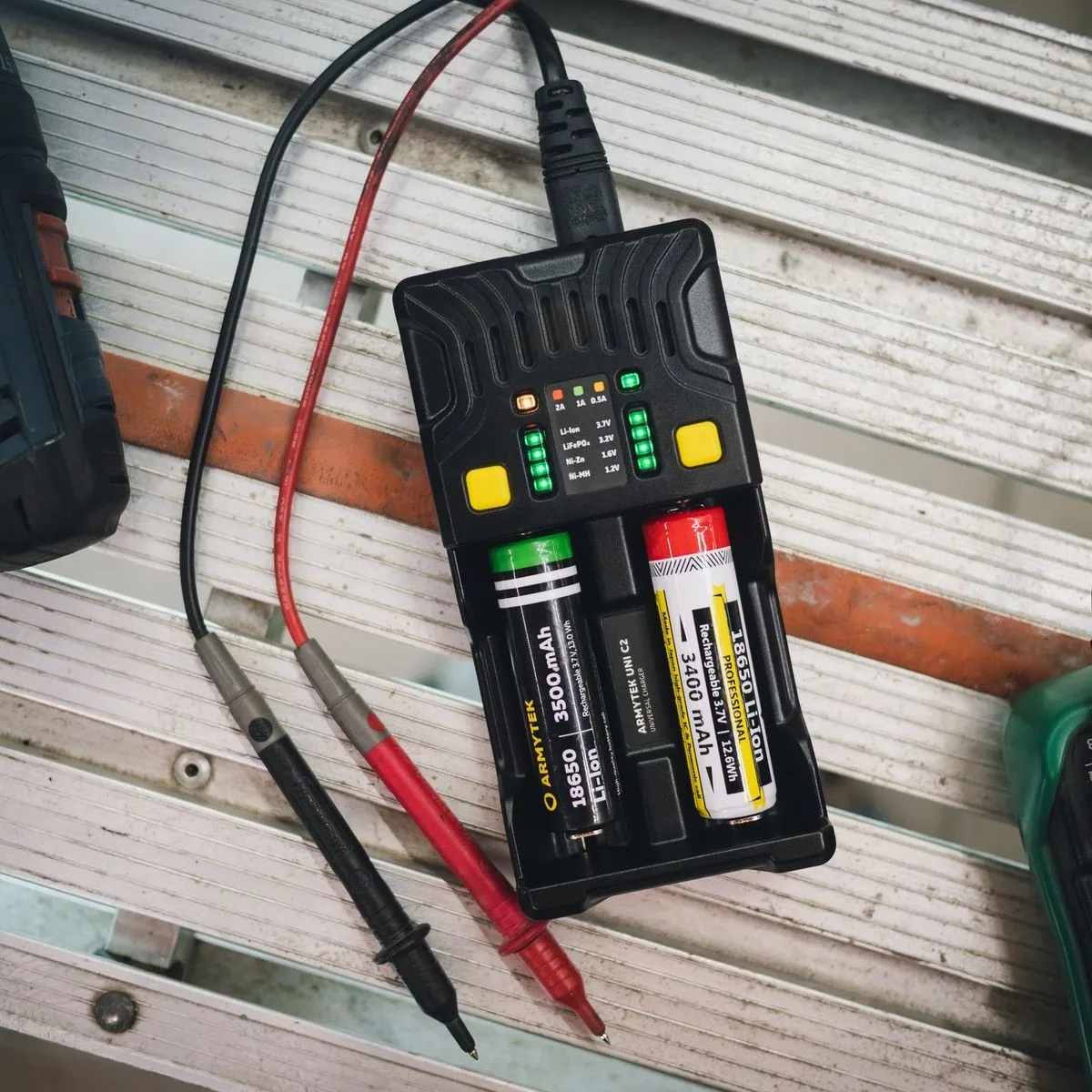 Универсальное Зарядное Устройство Uni C2 Для Аккумуляторов Типа IMR/Li-Ion Ni-MH Ni-Cd LiFePO4.