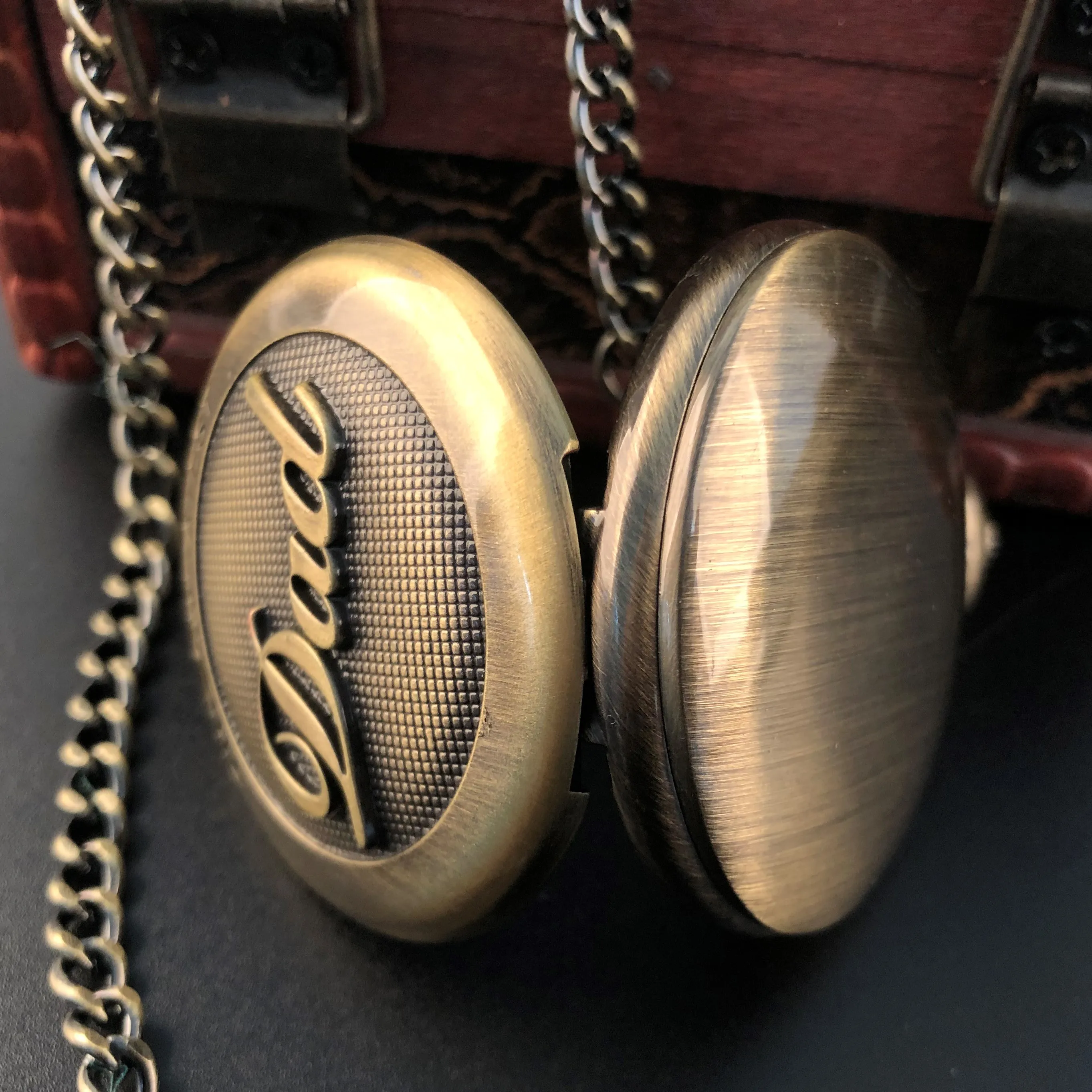 Рисунок 3 - Часы наручные мужские кварцевые с гравировкой