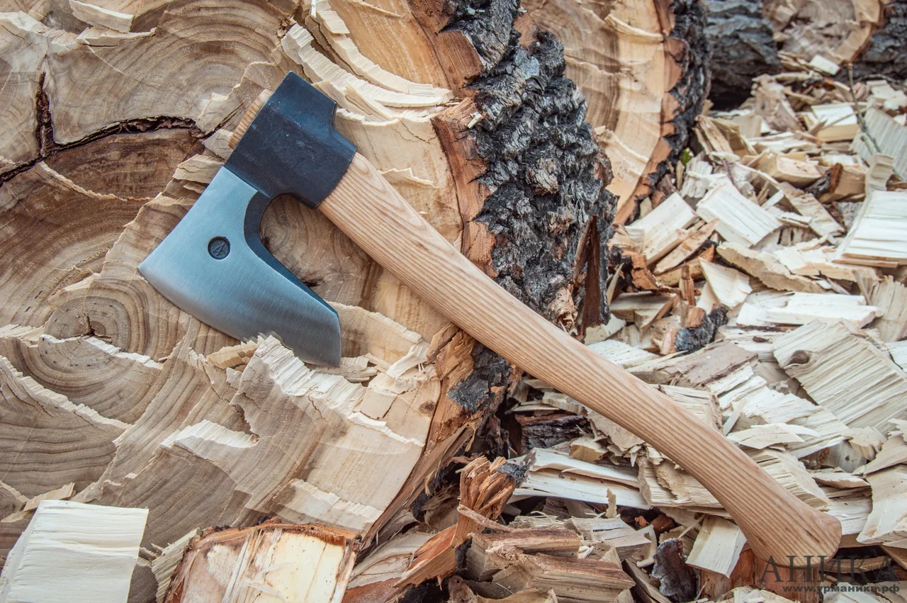 Кованый топор для машины и на дачу Кмет |