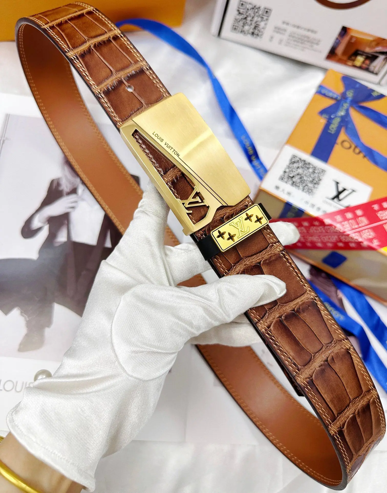 точная копия 1:1 Модный Резной Ажурный Дизайн В Стиле Louis Vuitton Стальная Пряжка Новый Из КроКодиловой Кожи Копия КлассичесКих Моделей Унисекс