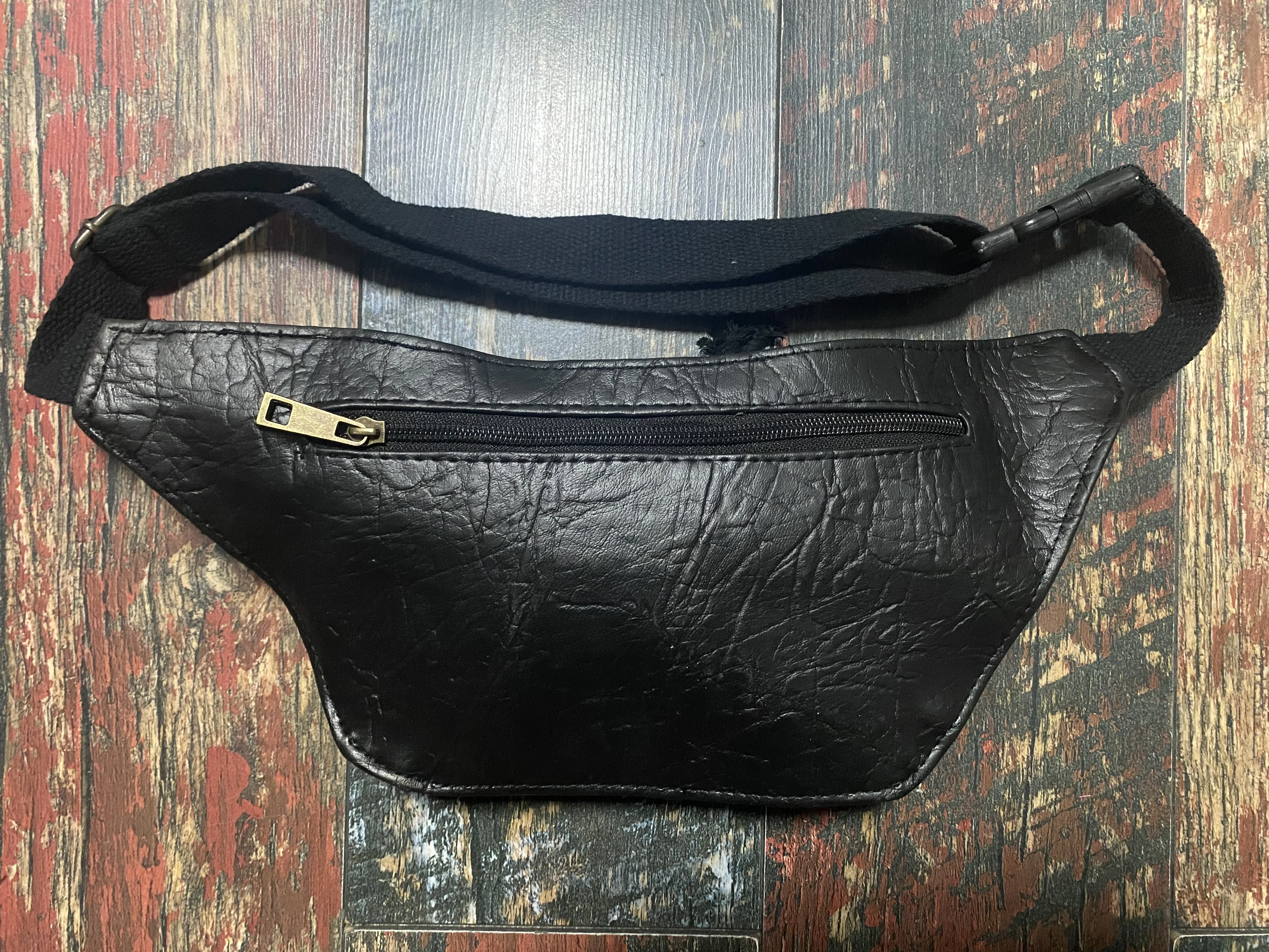 Рисунок 3 - Уличная сумка, черная кожаная поясная