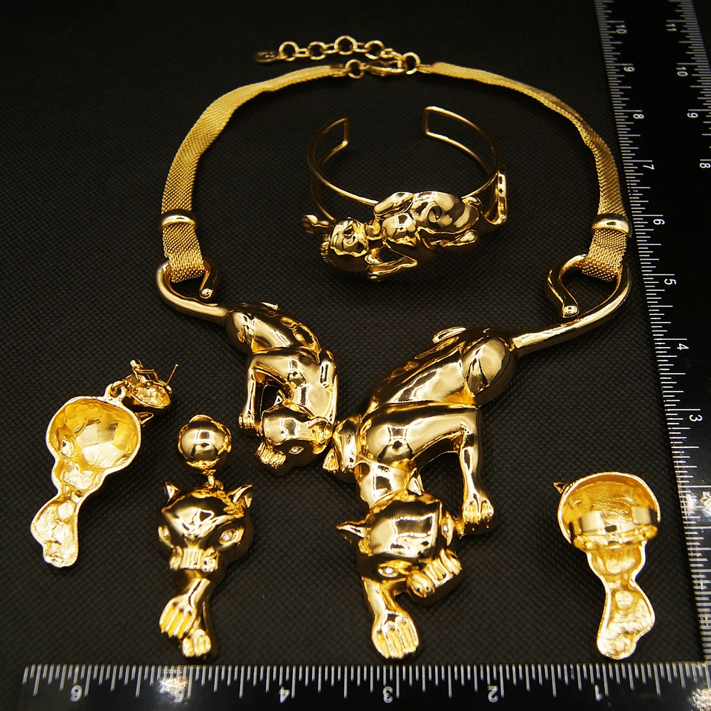 Комплект из колье серёг и браслета с позолотой