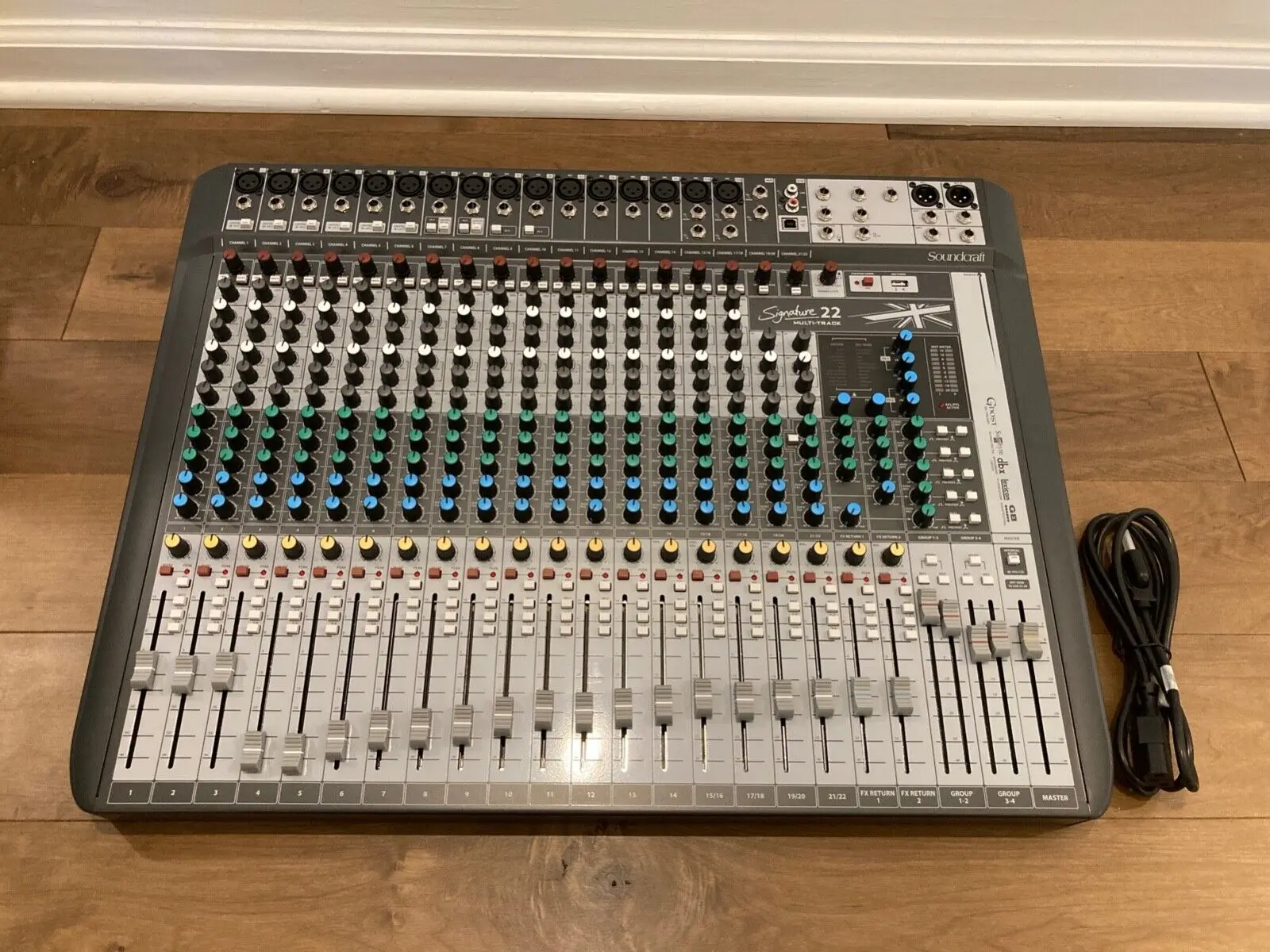 

100% BIG DISCOUNT SALES New Soundcraft Signature 22MTK Analog 22-channel Multi-track Mixer Original