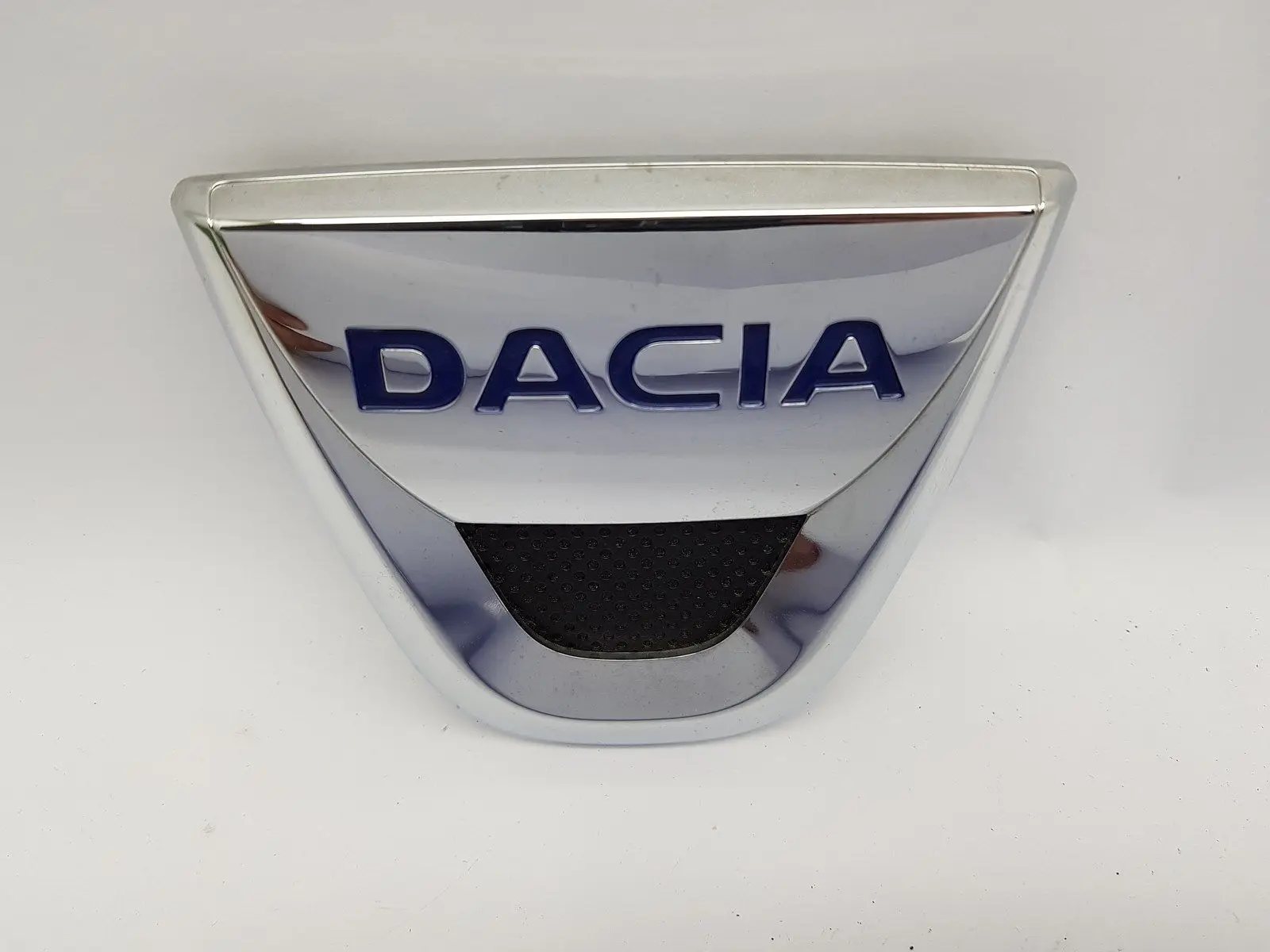 

FRONT GRILLE EMBLEM For DACIA DUSTER LOGAN SANDERO OEM 8200811907 FAST SHIPMENT FROM WAREHOUSE HIGH QUA