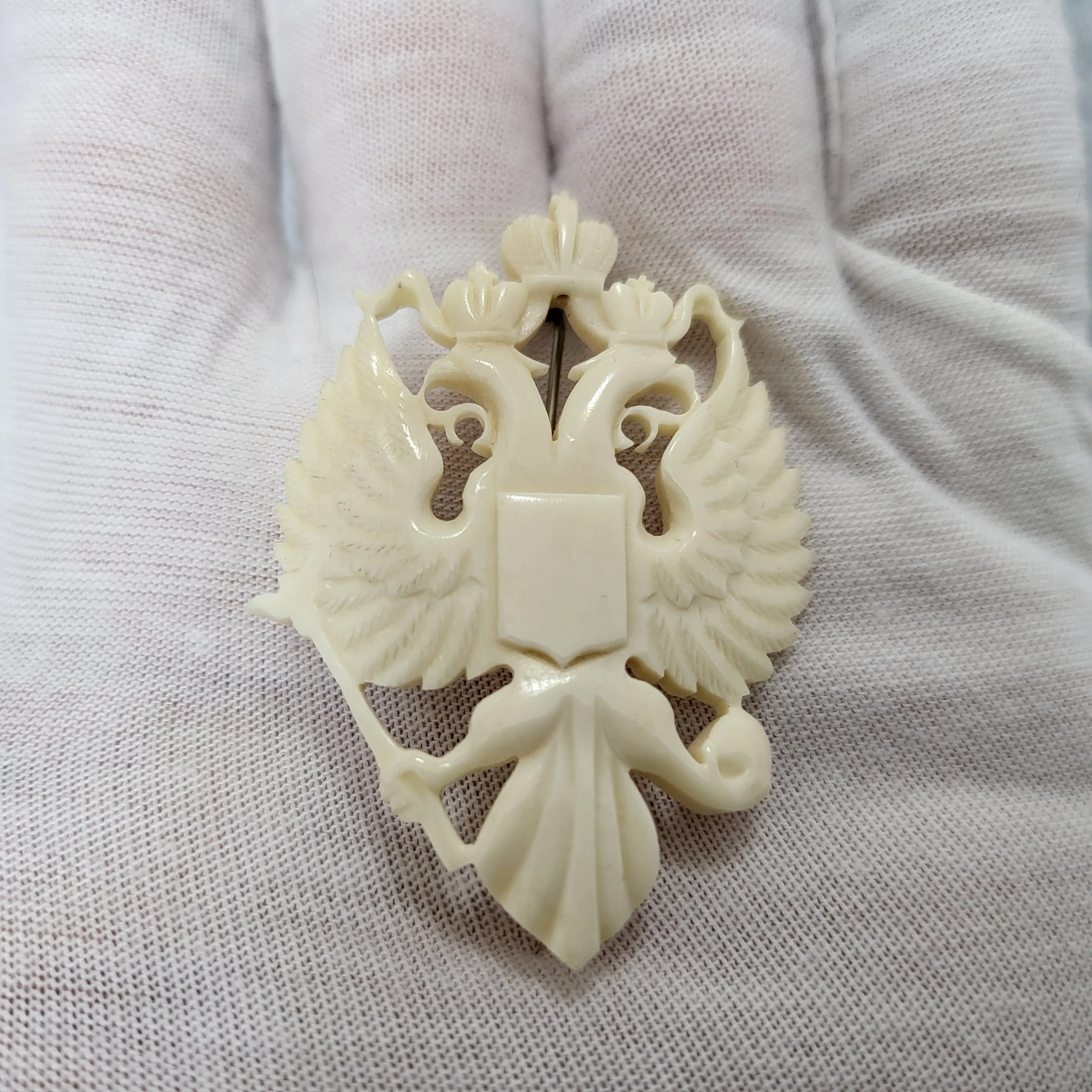 Рисунок 3 - Брошь из бивня шерстистого мамонта