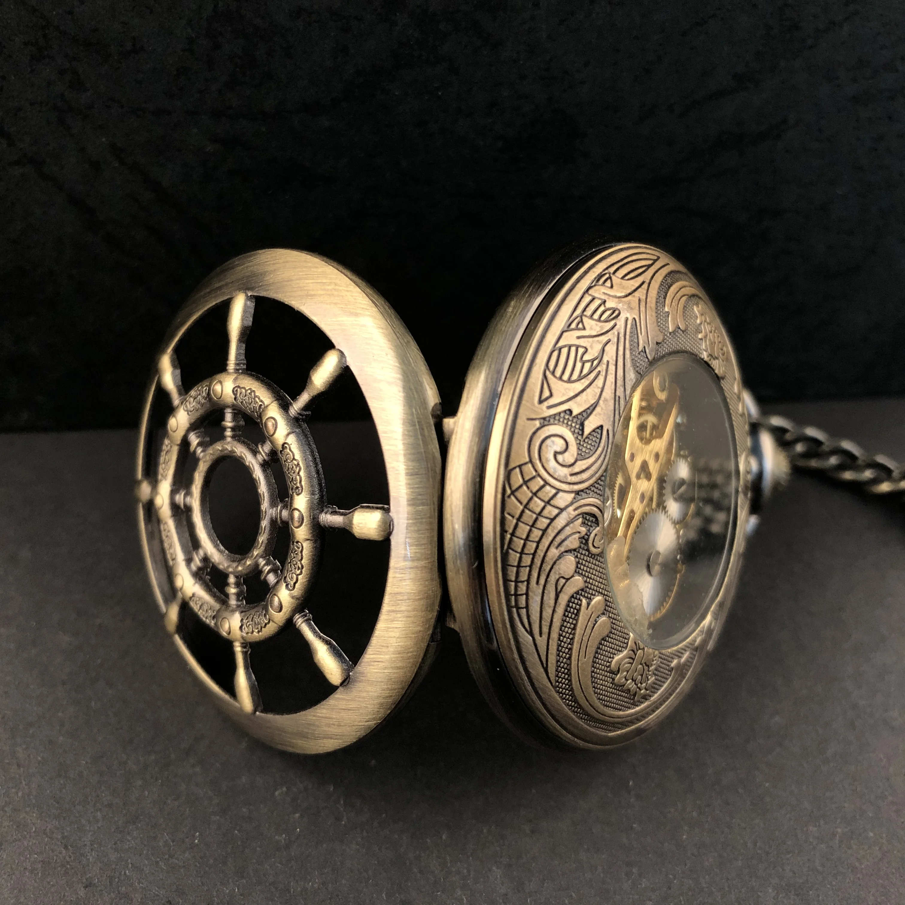 Roman Numerals Vintage Rudder Hollow Mechanical Minimalist Pocket Watches For Men Women Necklace Pendant with Chain Gifts