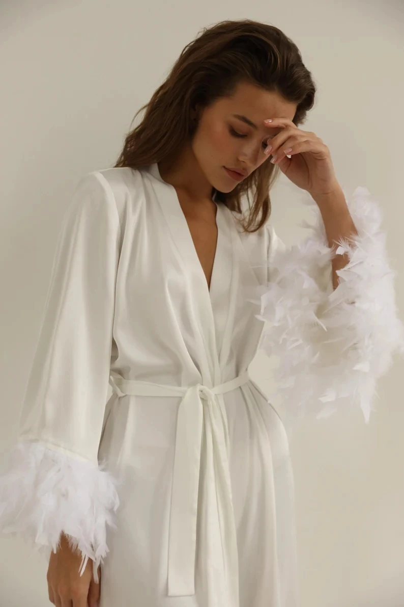 Robe with Feathers for Women Long Silk Robe Bridal Dressing Gown Bridesmaid Gift White Boudoir Wedding Satin Dress Solid Kimonos