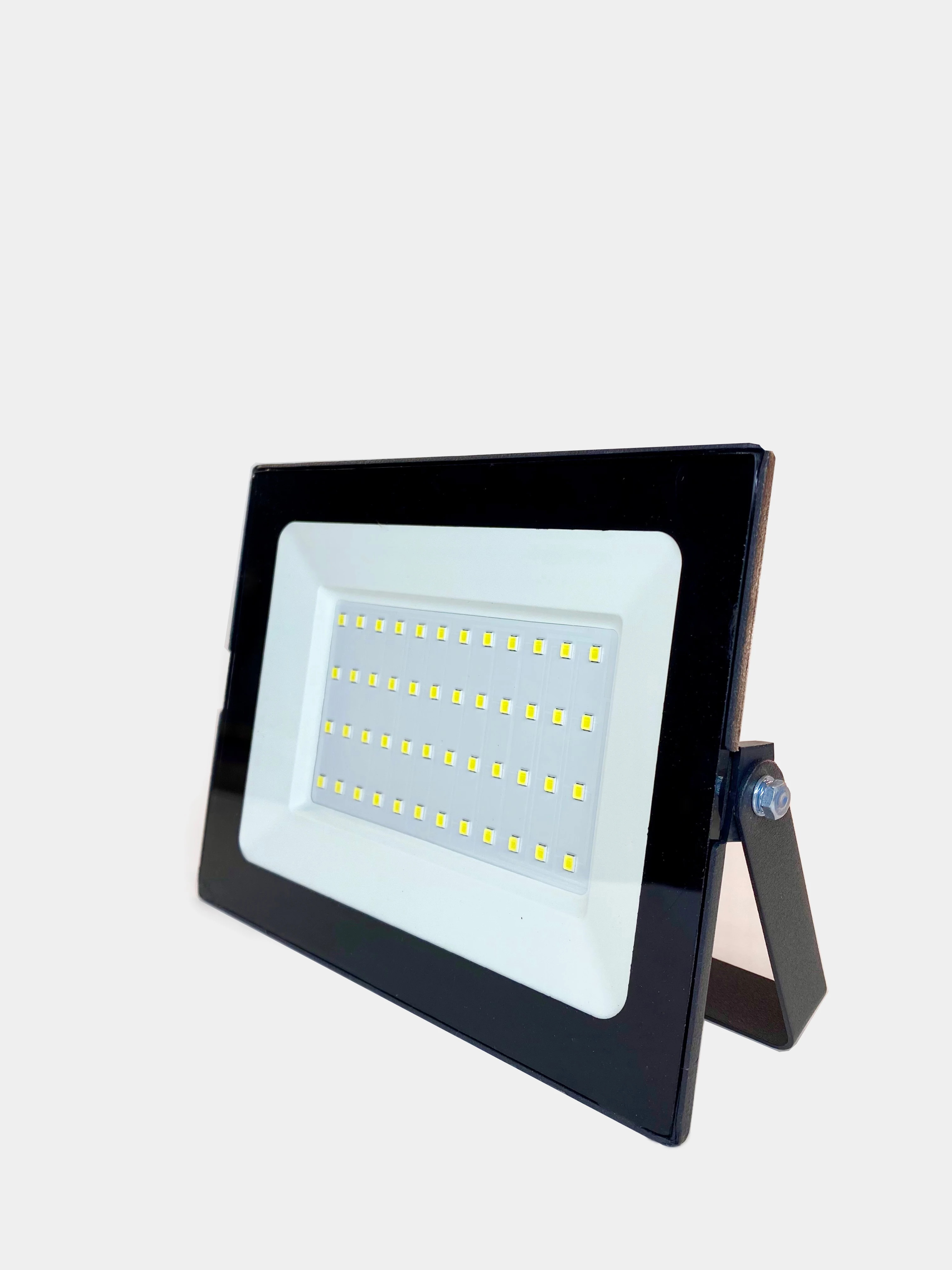 Крем demax. Крем demax. Светильники demax. Плафон акванет луизиана. Demmax прожектор светодиодный 50вт.