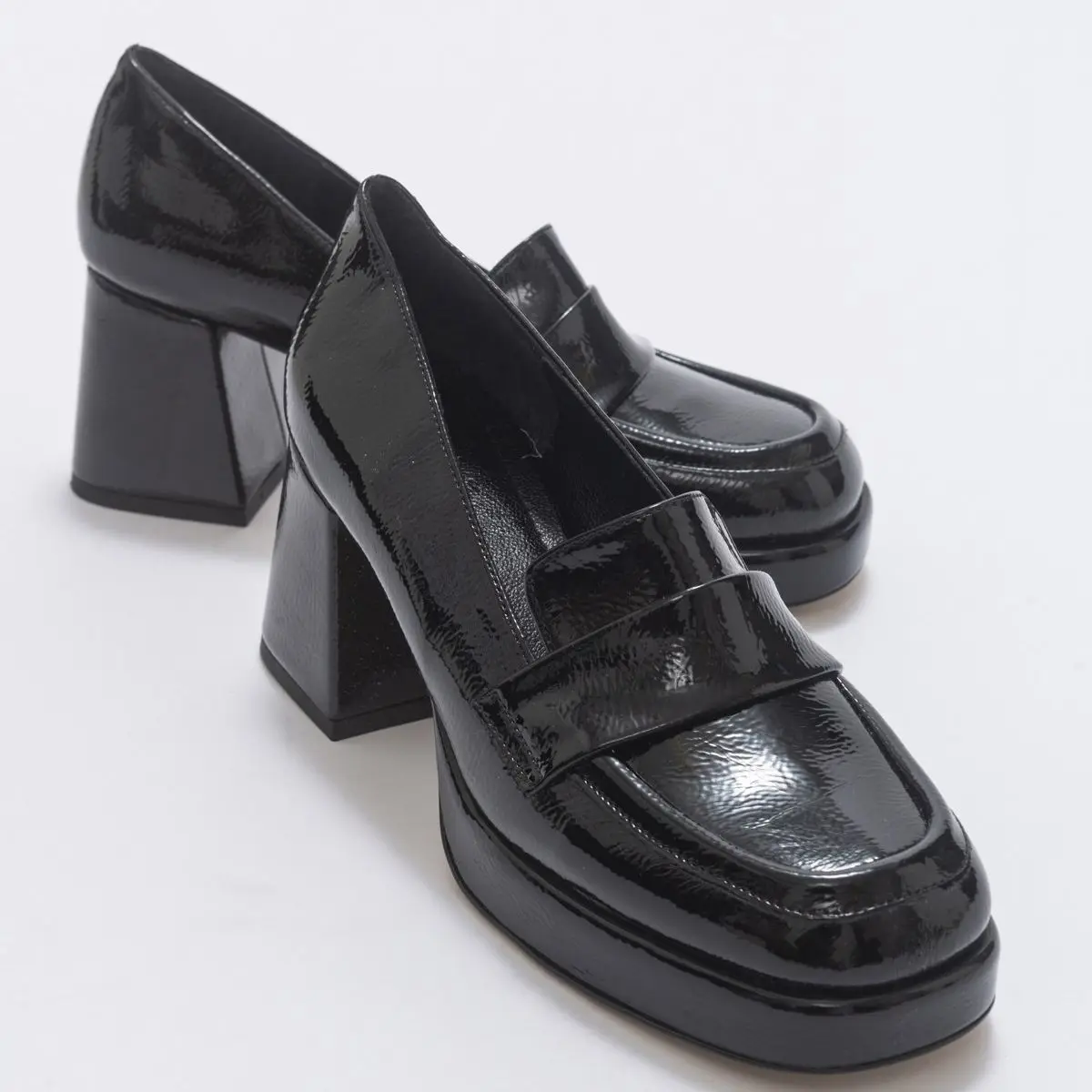 

Женские туфли из искусственной кожи на высоком квадратном каблуке